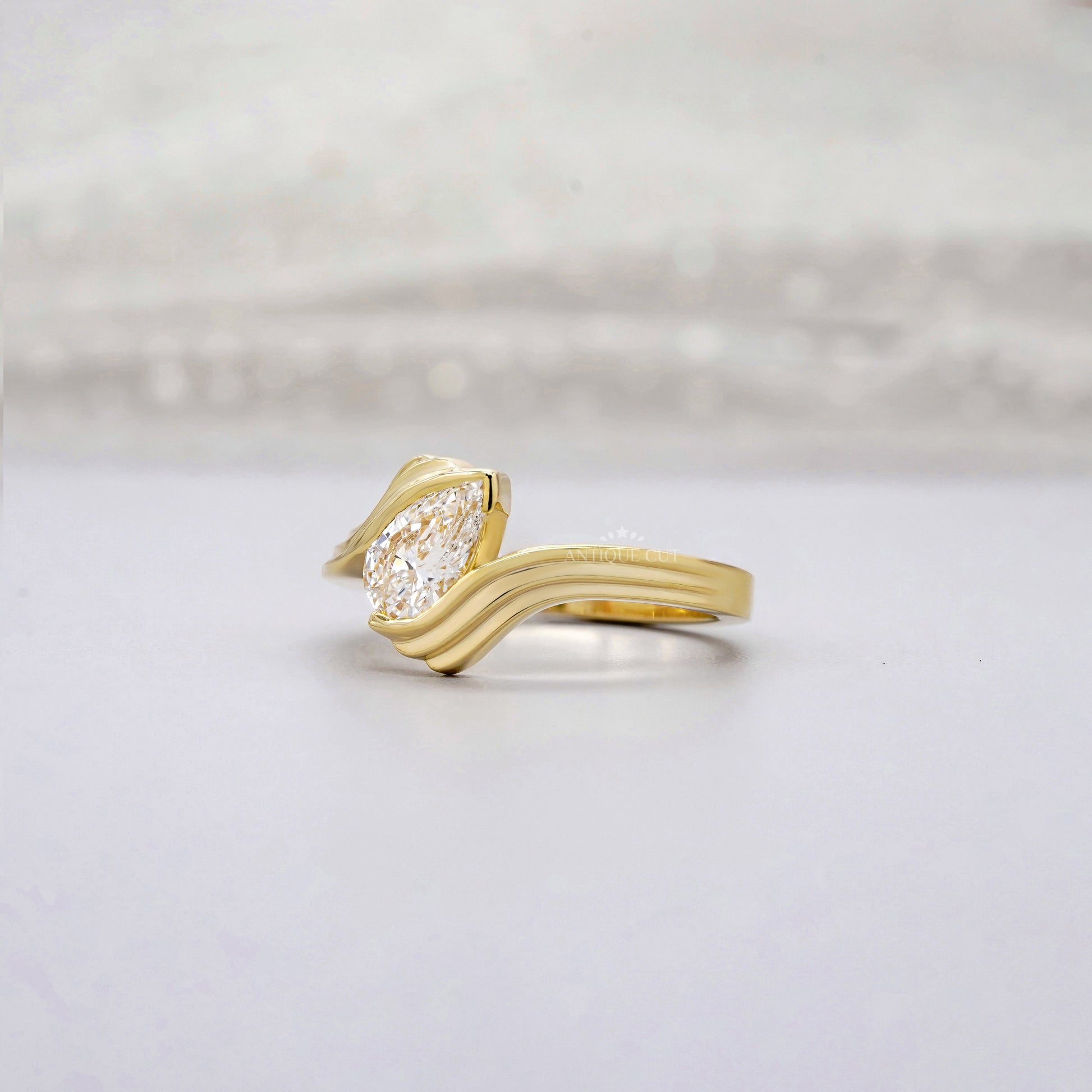 1.00ct Pear Lab Diamond Wave Solitaire Ring | Sculpted Yellow Gold | IGI Certified