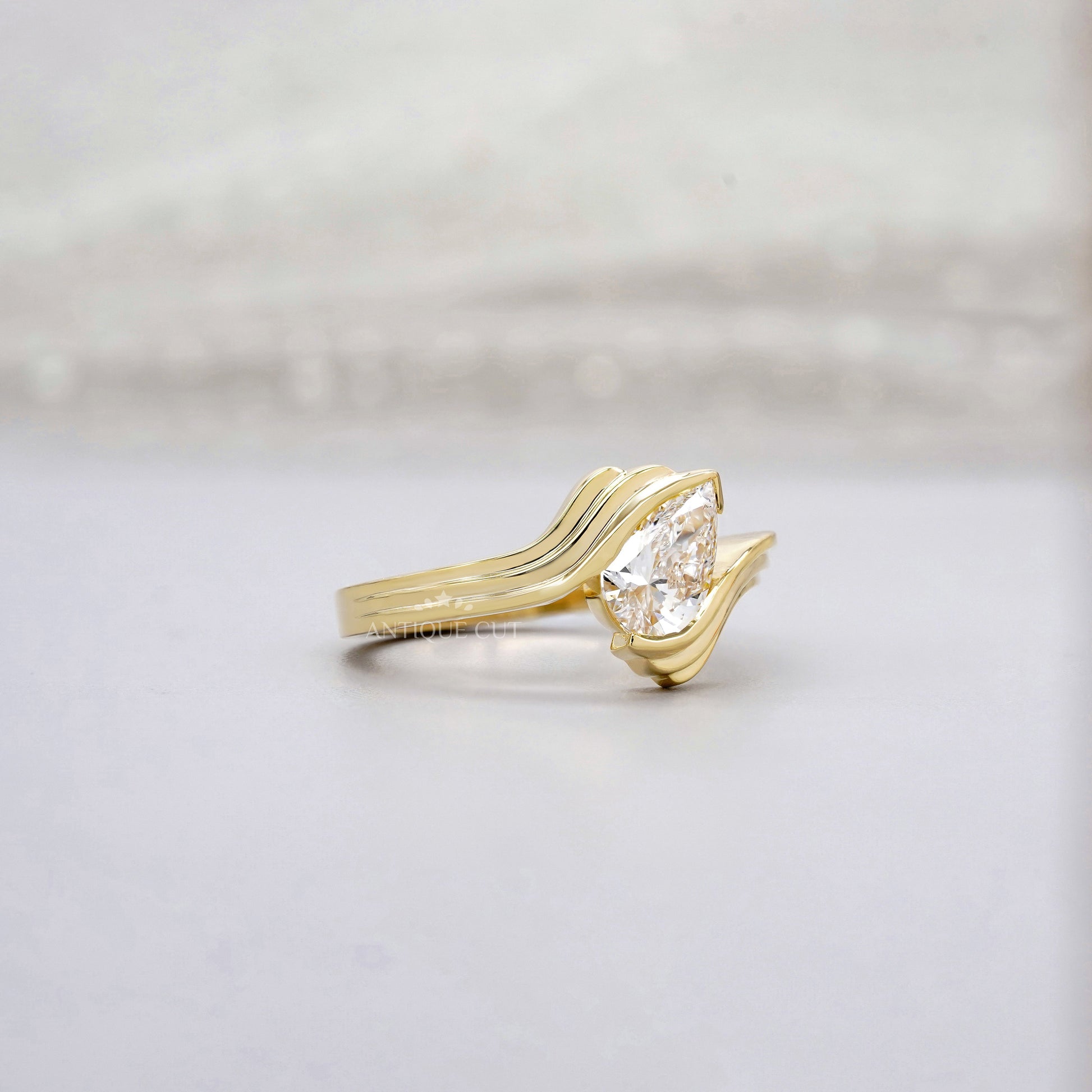1.00ct Pear Lab Diamond Wave Solitaire Ring | Sculpted Yellow Gold | IGI Certified