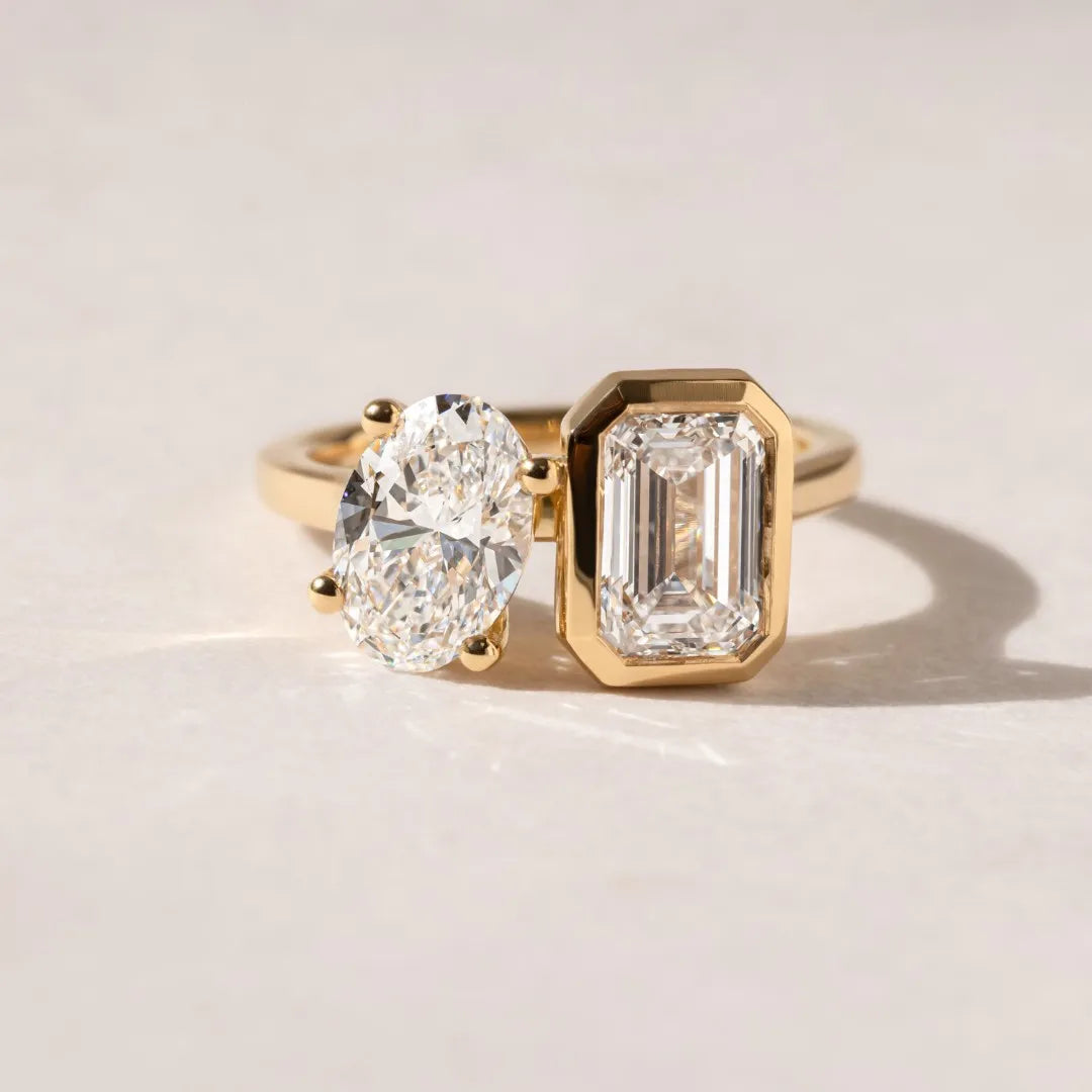 Common :: Fine jewelry engagement ring crafted in luxurious 18K yellow gold.