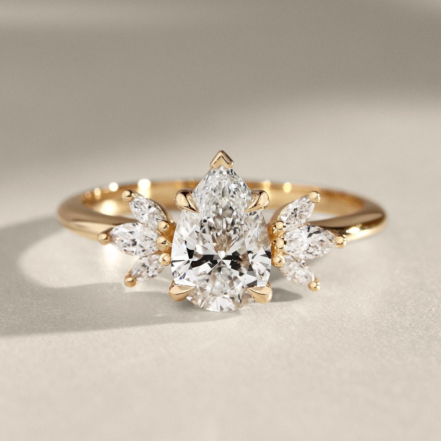 Pear Cut Engagement Rings