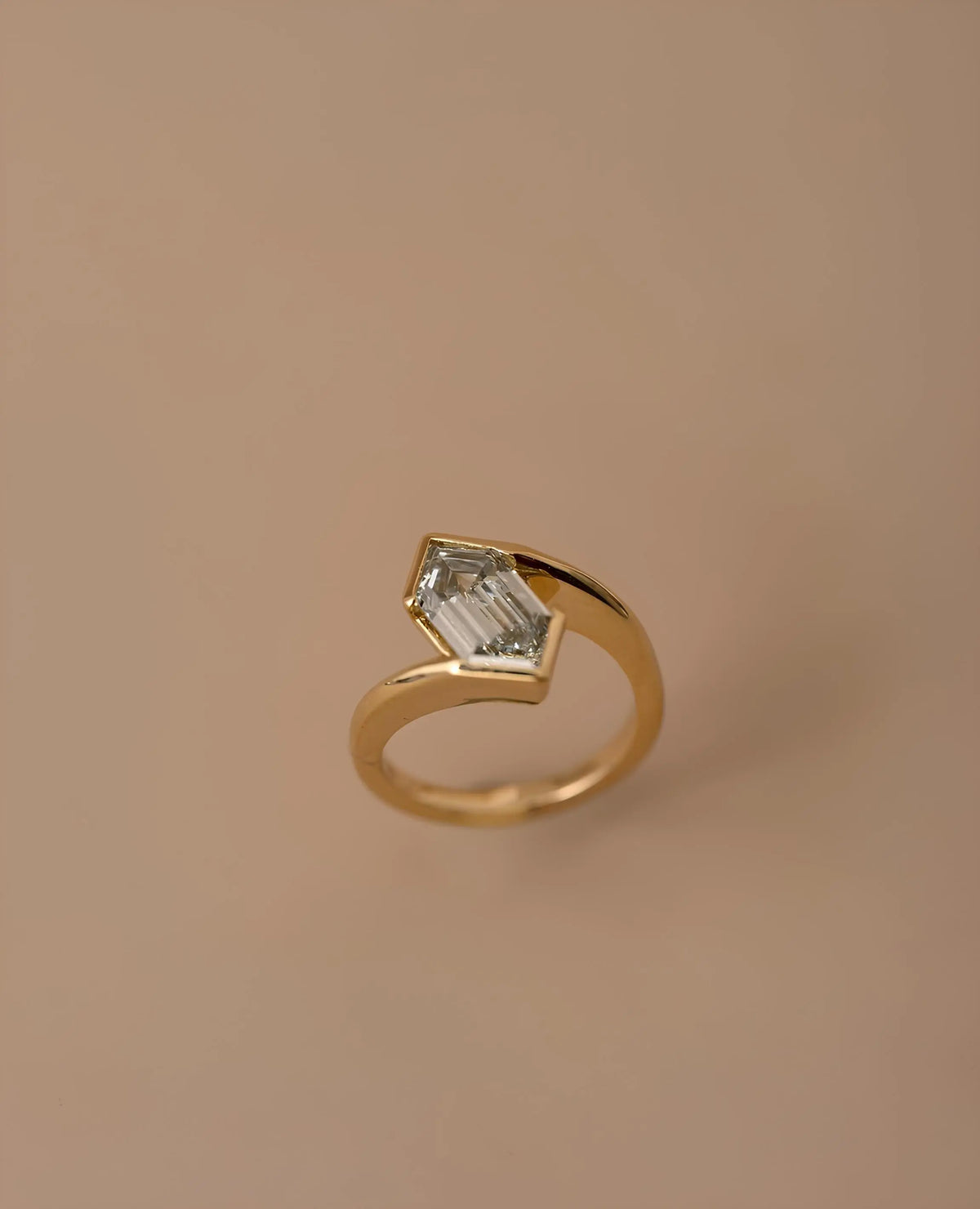 Common : E color VS1 1.50ct hexagon lab grown diamond ring
