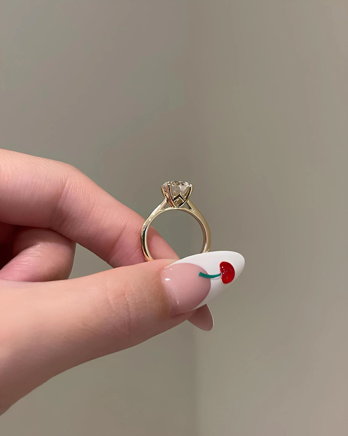 Common :: Elegant round cut lab grown diamond engagement ring