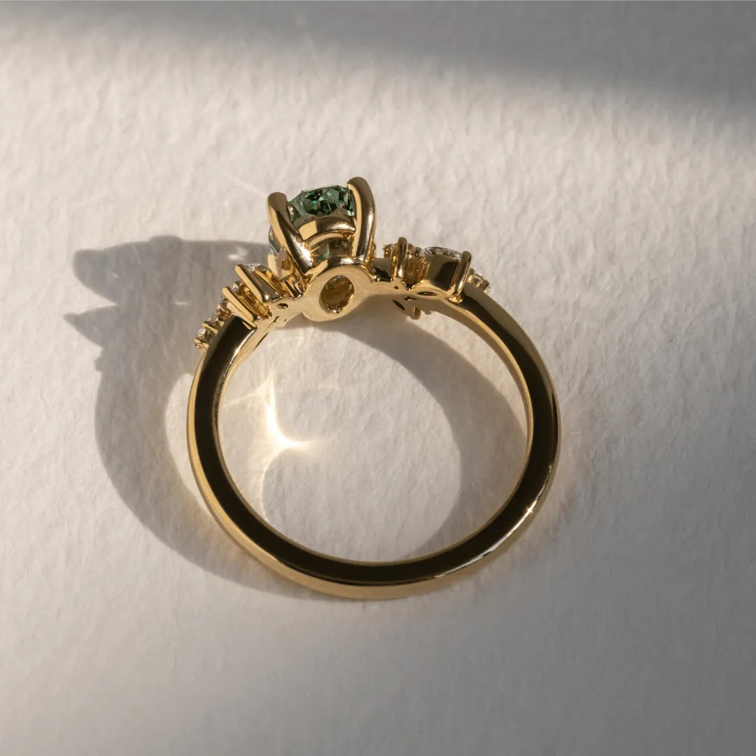 Common :: luxury 1.54ct green oval diamond engagement ring unique statement ring