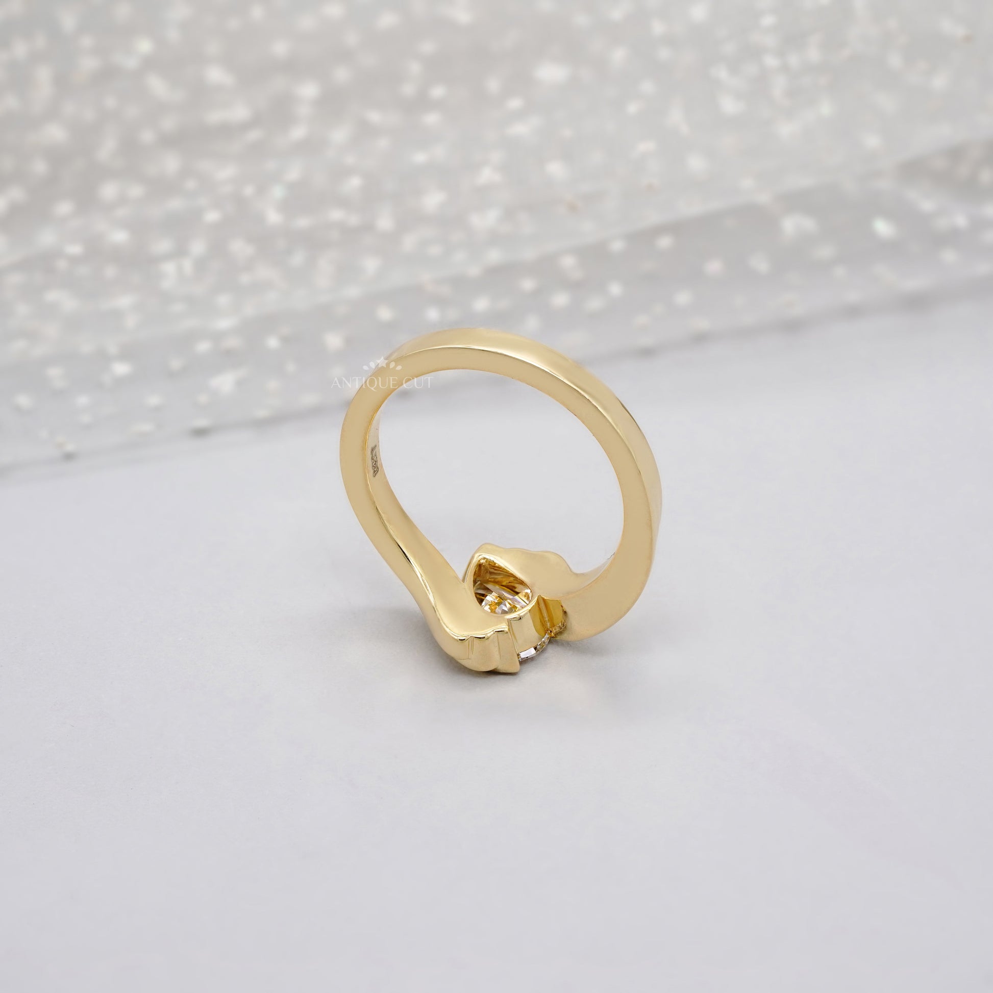 1.00ct Pear Lab Diamond Wave Solitaire Ring | Sculpted Yellow Gold | IGI Certified