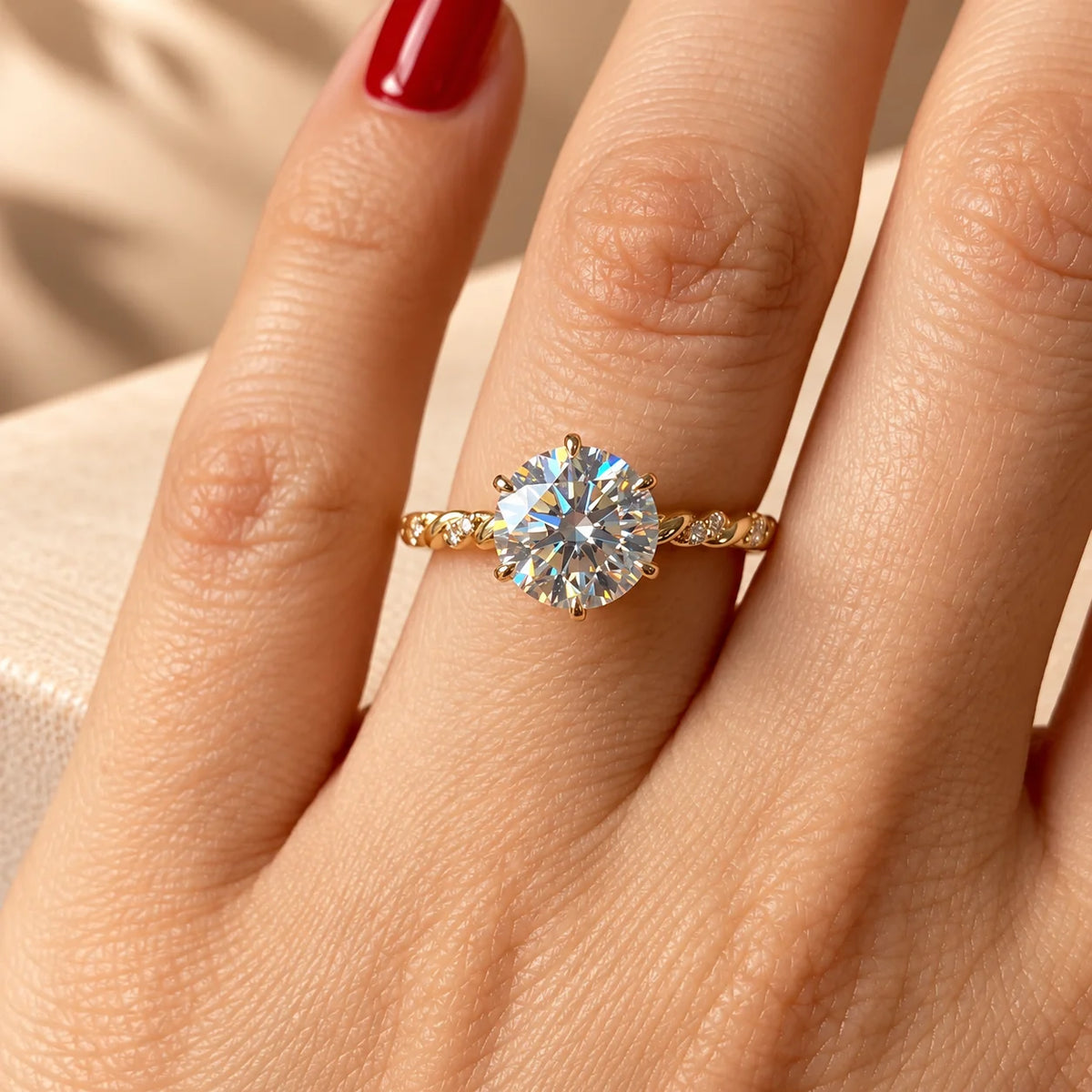 Common :: VVS-VS Round Lab Grown Diamond Engagement Ring