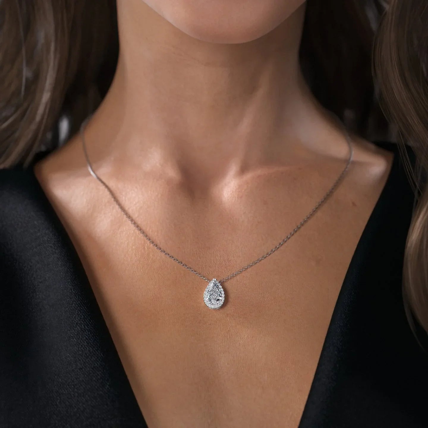 white :: Arianza cushion halo pendant with timeless elegance