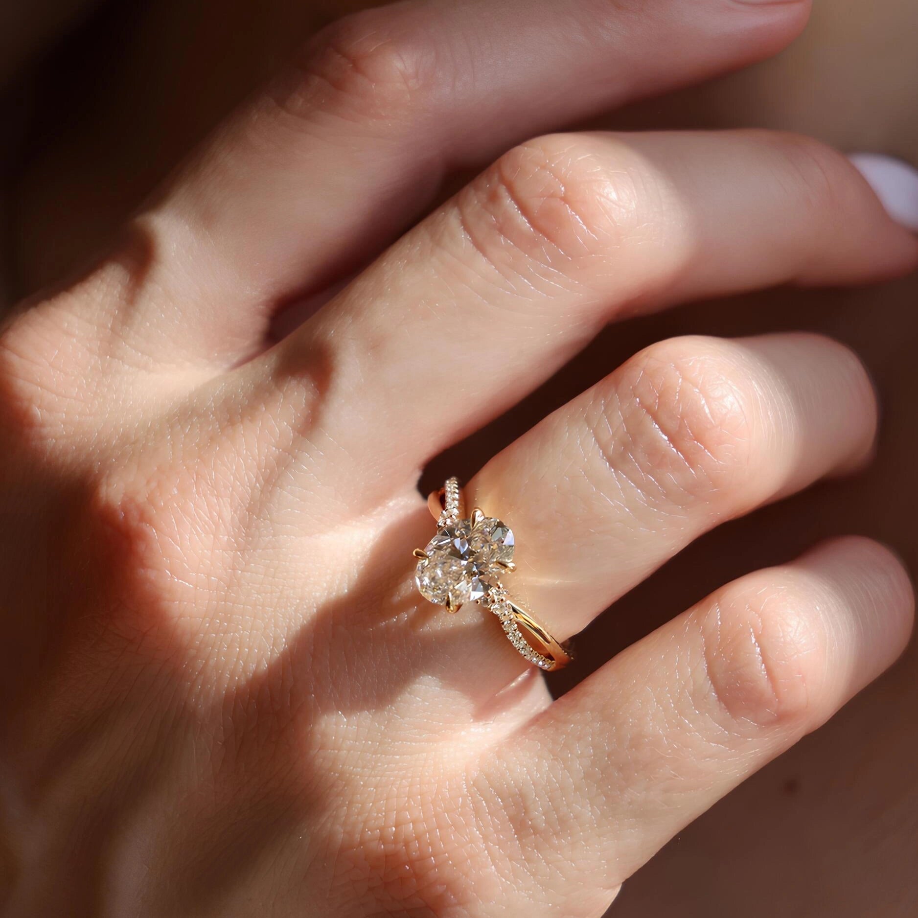 Common :: 2.00ct Oval lab grown diamond engagement ring with Round pavé accents