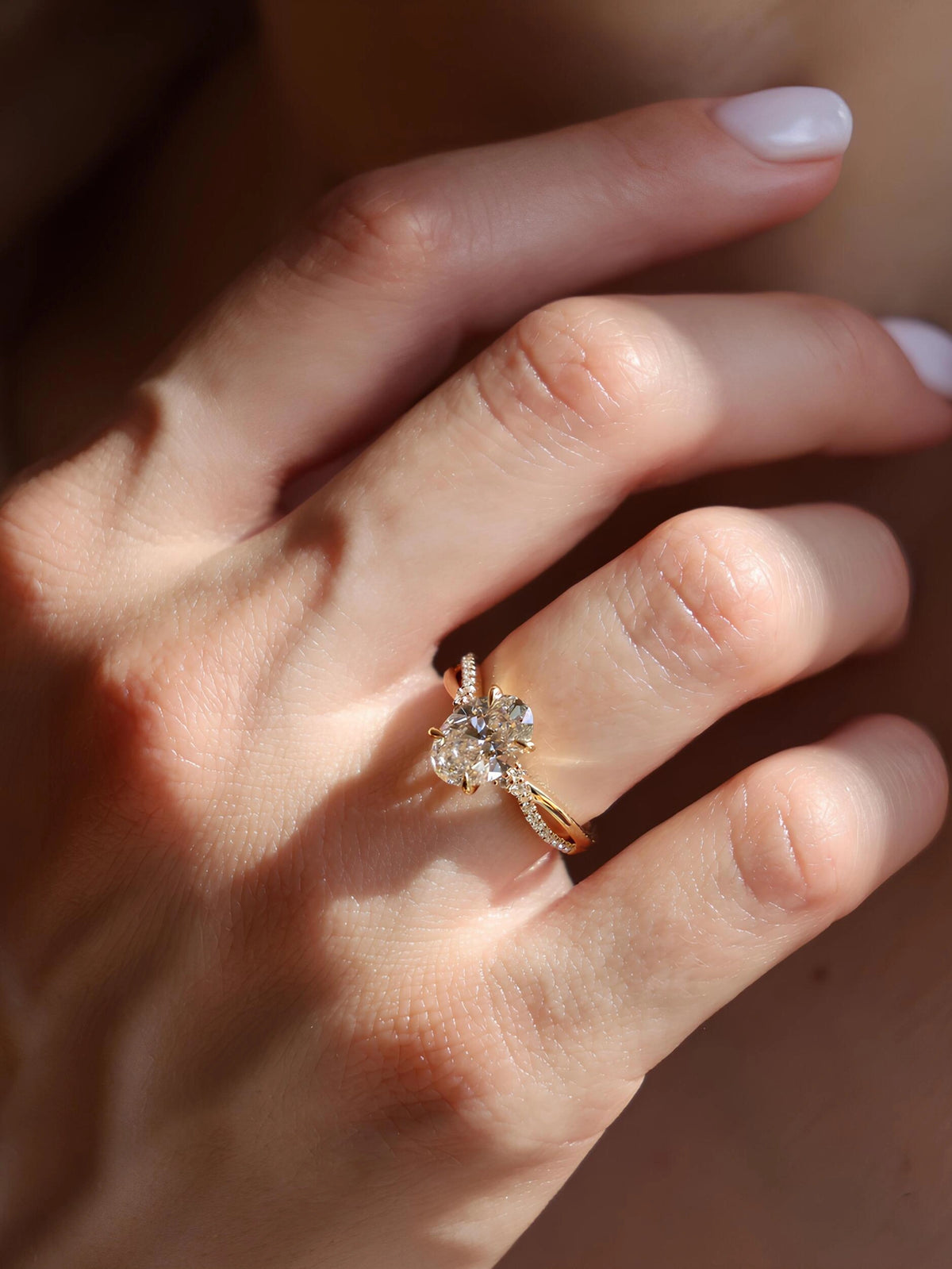 Common :: 2.00ct Oval lab grown diamond engagement ring with Round pavé accents