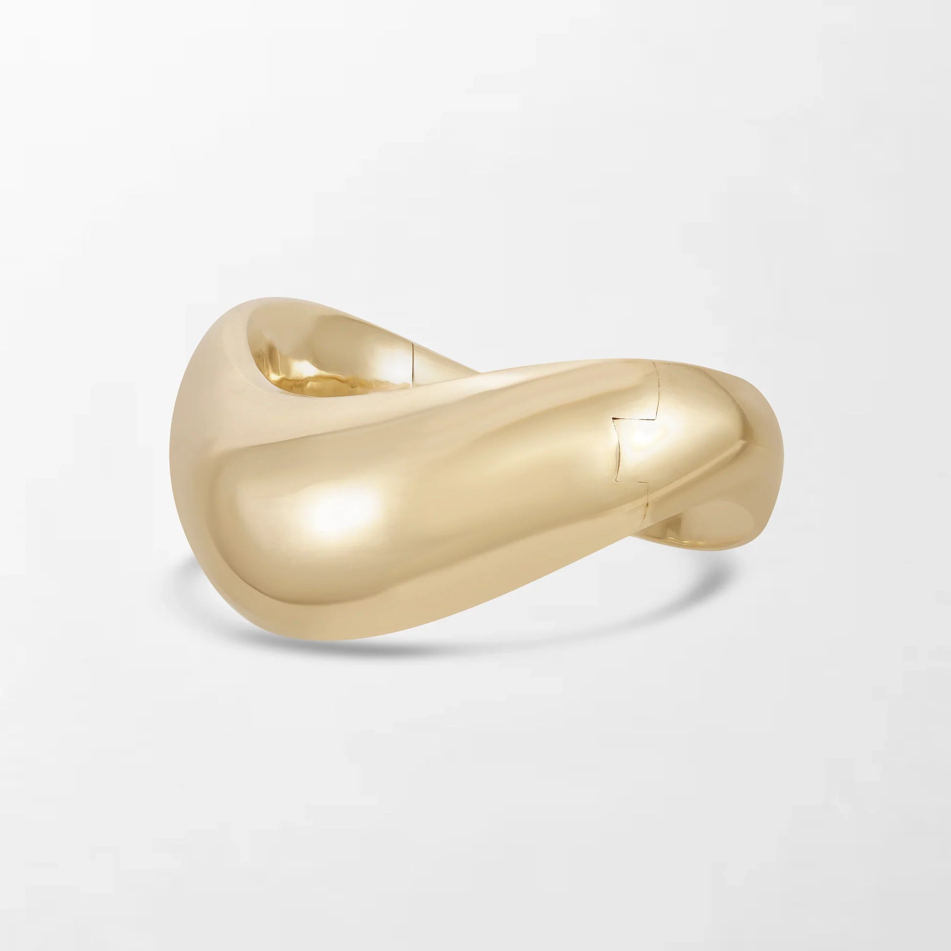 Common :: Luxury wave bangle bracelet for women