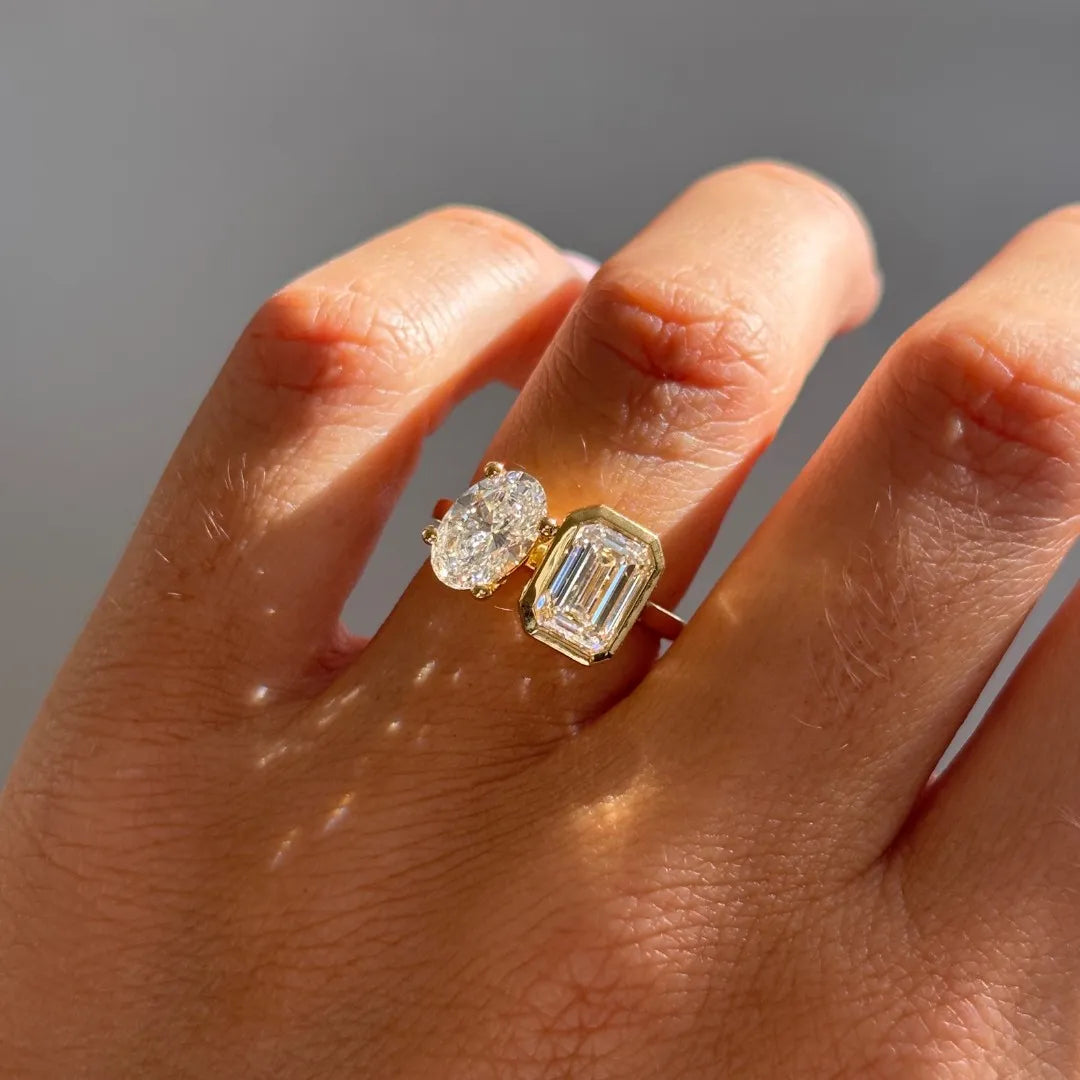 Common :: Statement Toi Et Moi ring with emerald and oval shaped diamonds.