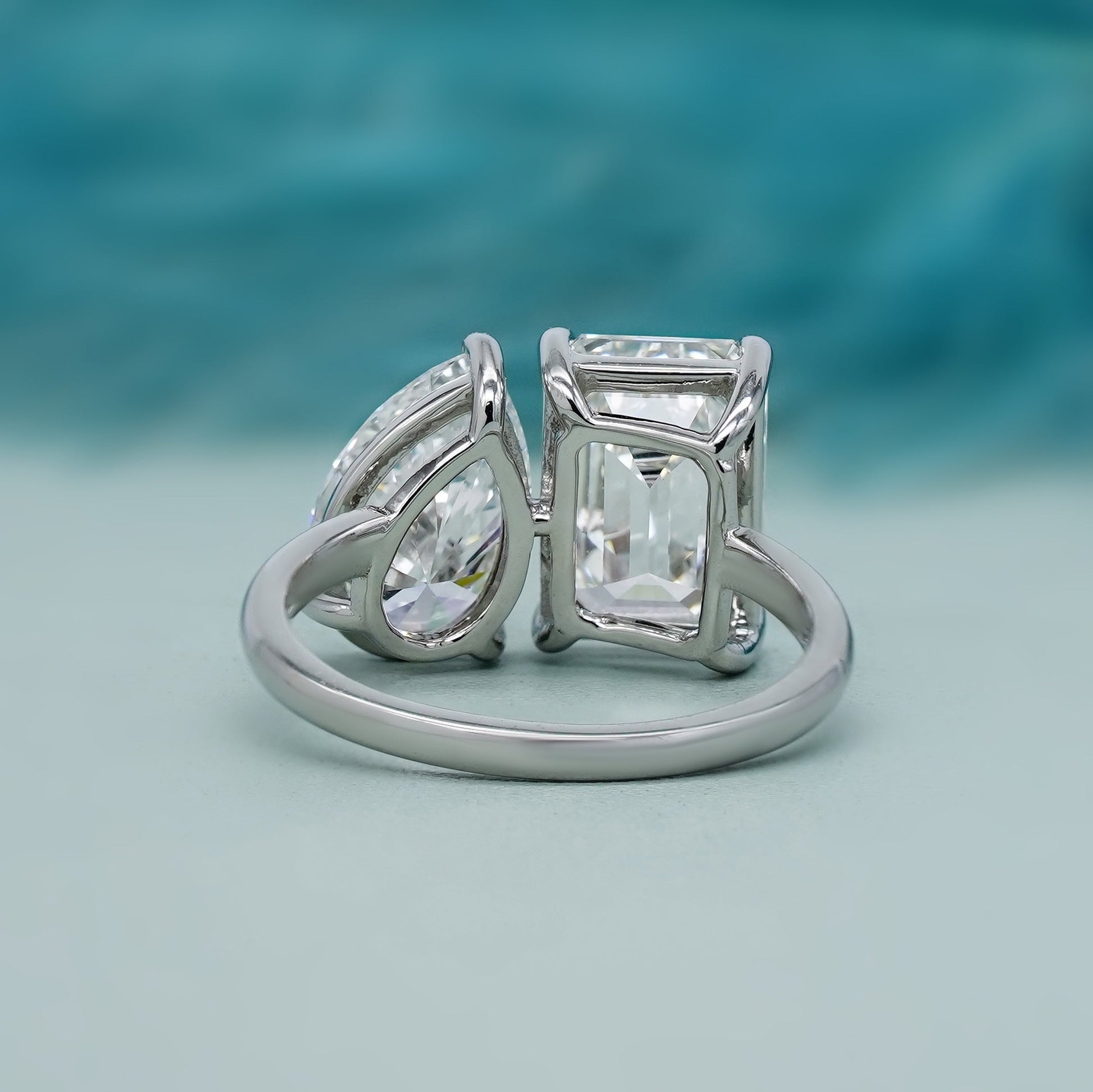 Emerald and Pear 6.00tcw Lab Grown Diamond Toi Et Moi Ring | IGI Certified | DEF VVS–VS