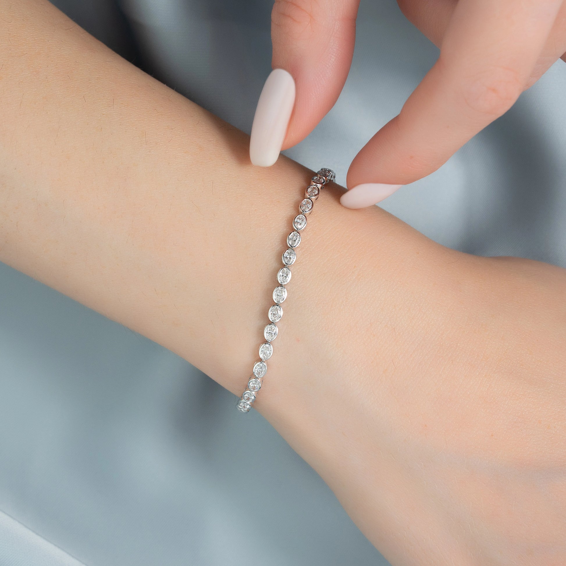 white :: 2.5ct luxury oval lab grown diamond tennis bracelet for women
