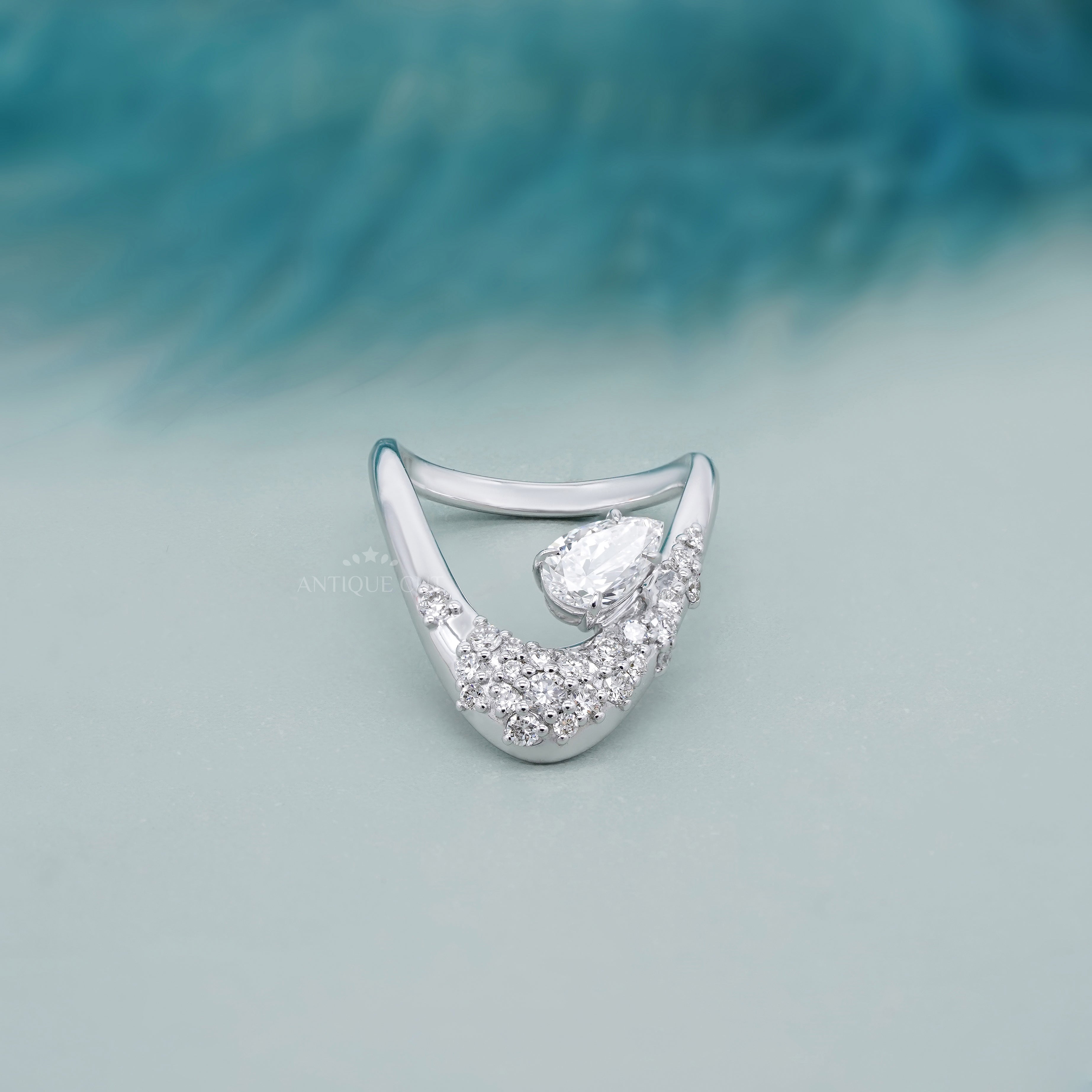 Contemporary Pear Diamond 1.00tcw Cluster Ring | IGI Certified Lab Diamond | Sculpted V Shank Design