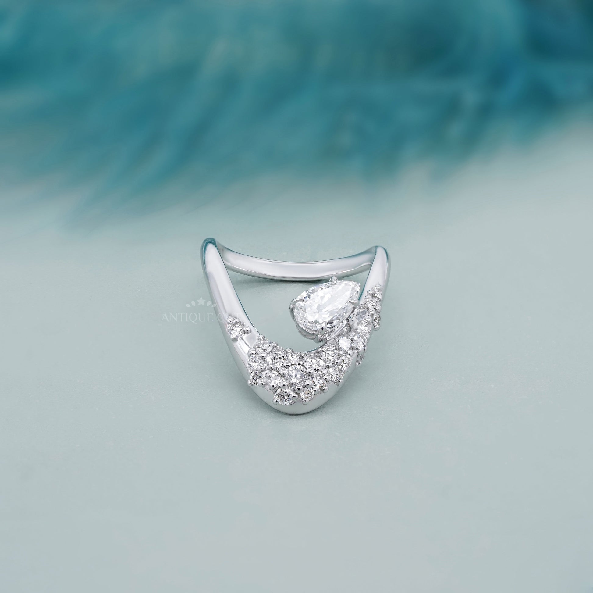 Contemporary Pear Diamond 1.00tcw Cluster Ring | IGI Certified Lab Diamond | Sculpted V Shank Design