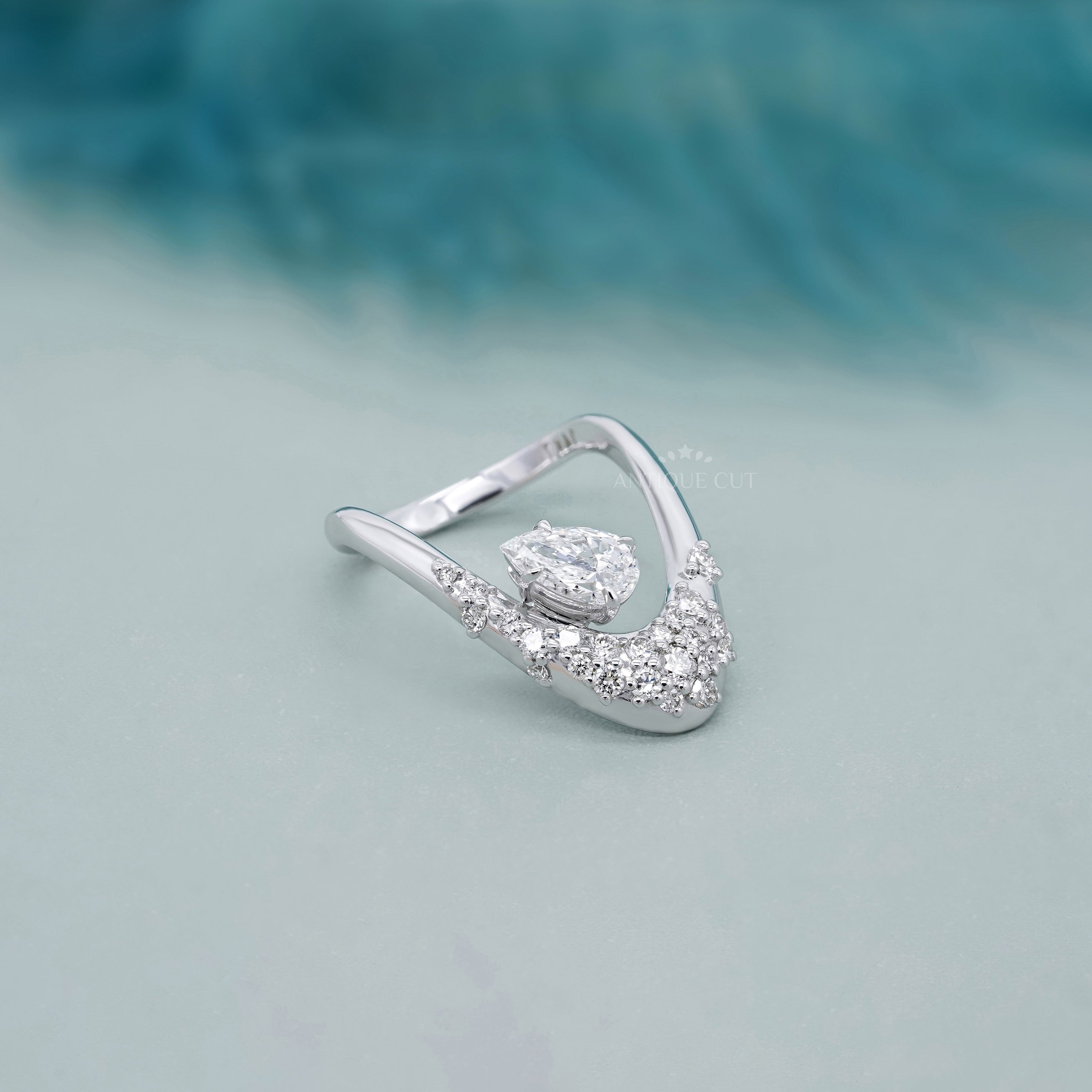 Contemporary Pear Diamond 1.00tcw Cluster Ring | IGI Certified Lab Diamond | Sculpted V Shank Design