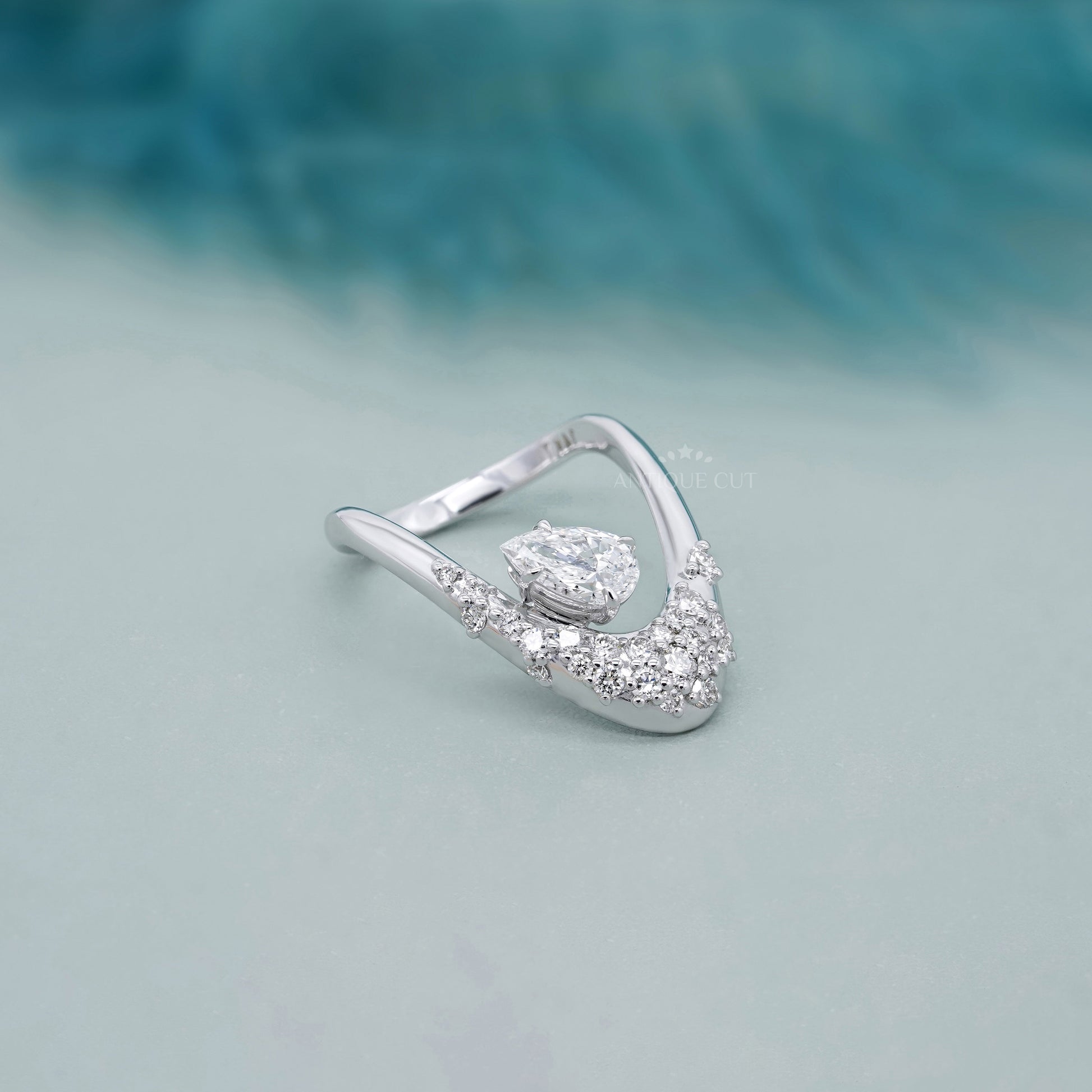 Contemporary Pear Diamond 1.00tcw Cluster Ring | IGI Certified Lab Diamond | Sculpted V Shank Design