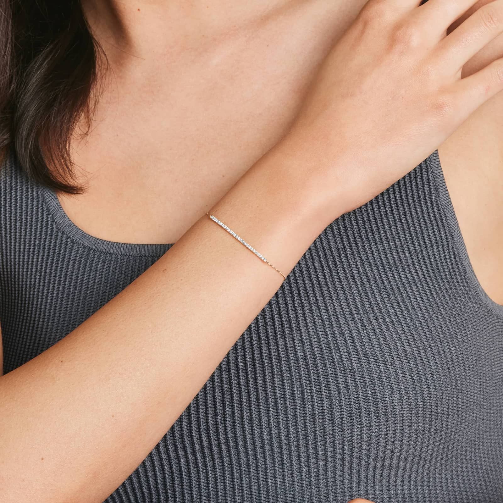 Round Lab Grown Diamond Elegant Bar Bracelet, EF Color, VS Clarity, IGI Certified