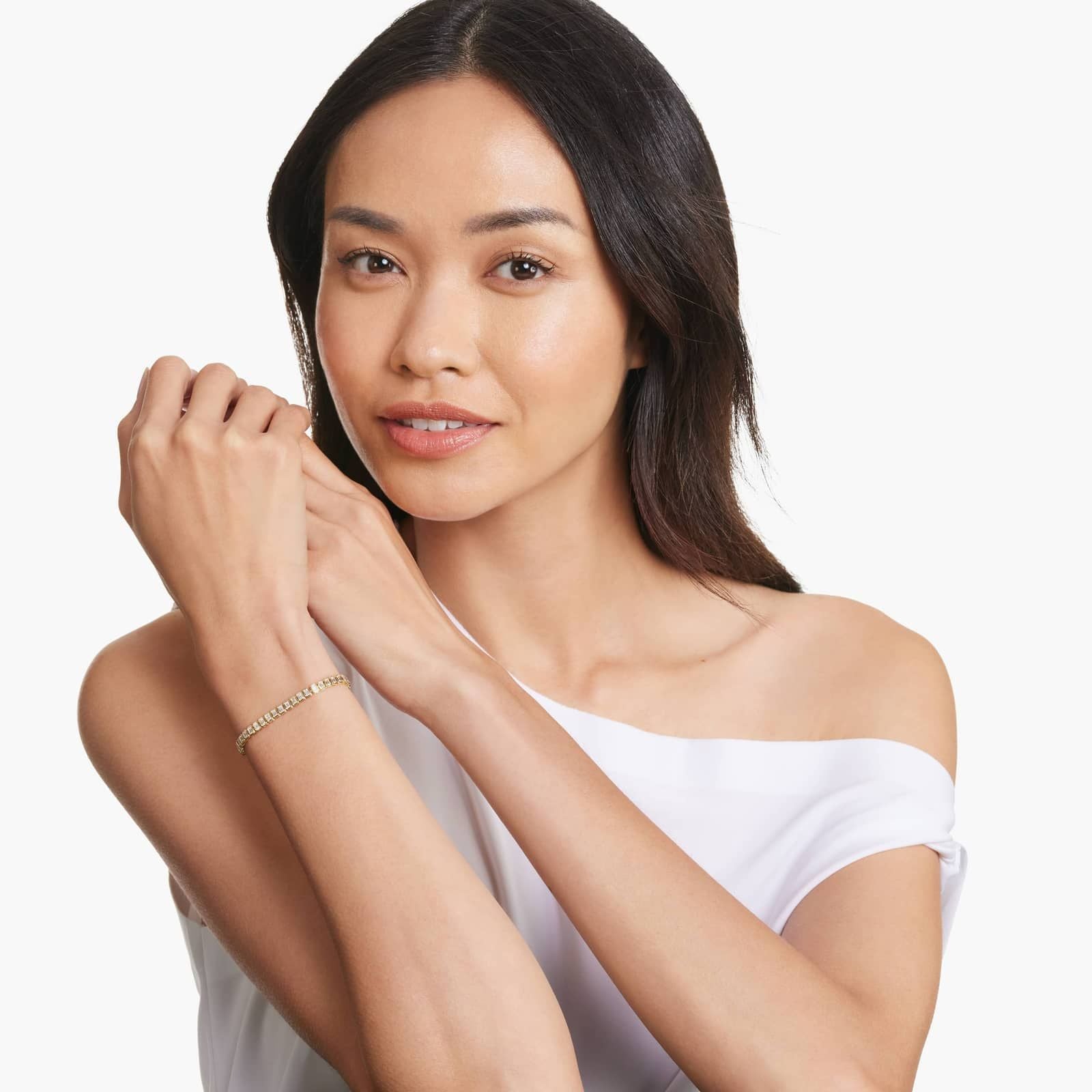 Emerald Lab Grown Diamond Bezel Tennis Bracelet, EF Color, VS Clarity, IGI Certified