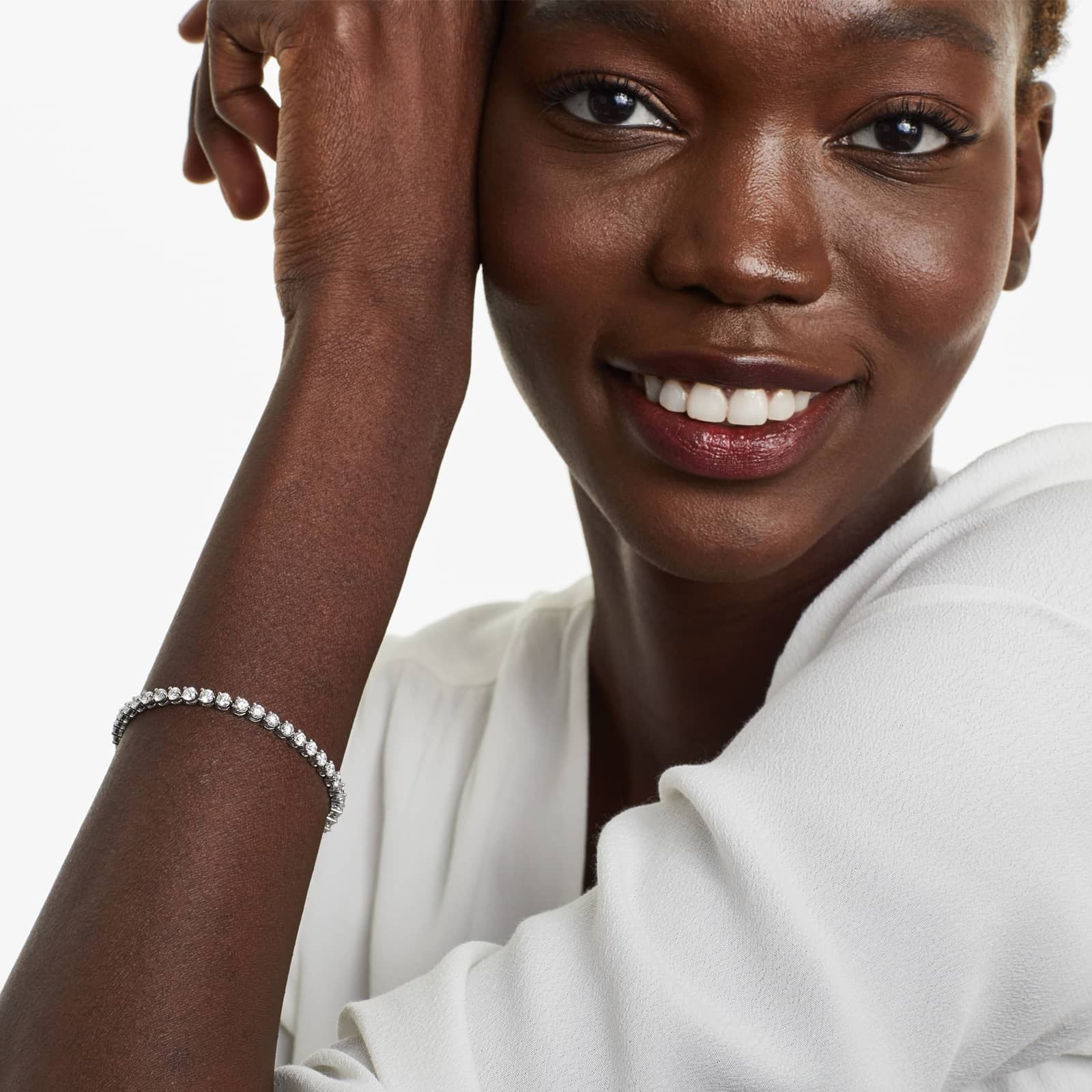 Round Lab Grown Diamond Three Prong Flower Clasp Tennis Bracelet,EF Color, VS Clarity, IGI Certificate