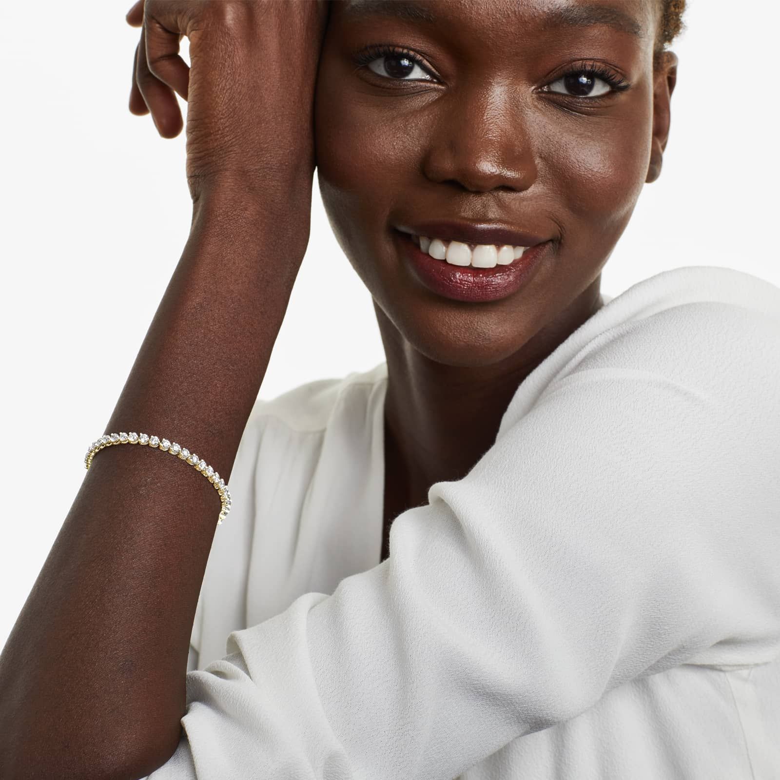 Round Lab Grown Diamond Three Prong Flower Clasp Tennis Bracelet,EF Color, VS Clarity, IGI Certificate