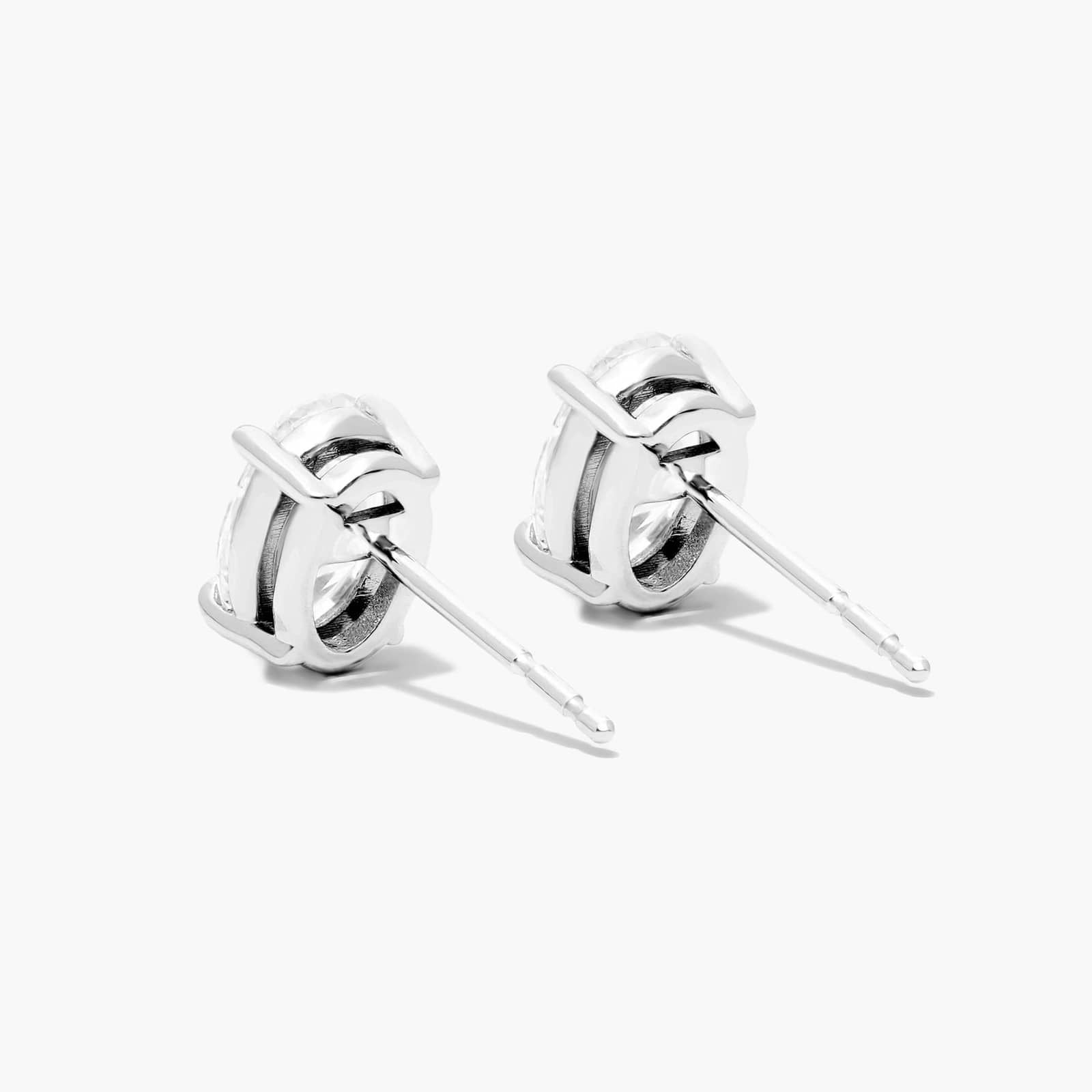 Unii Jewels Solitaire Stud