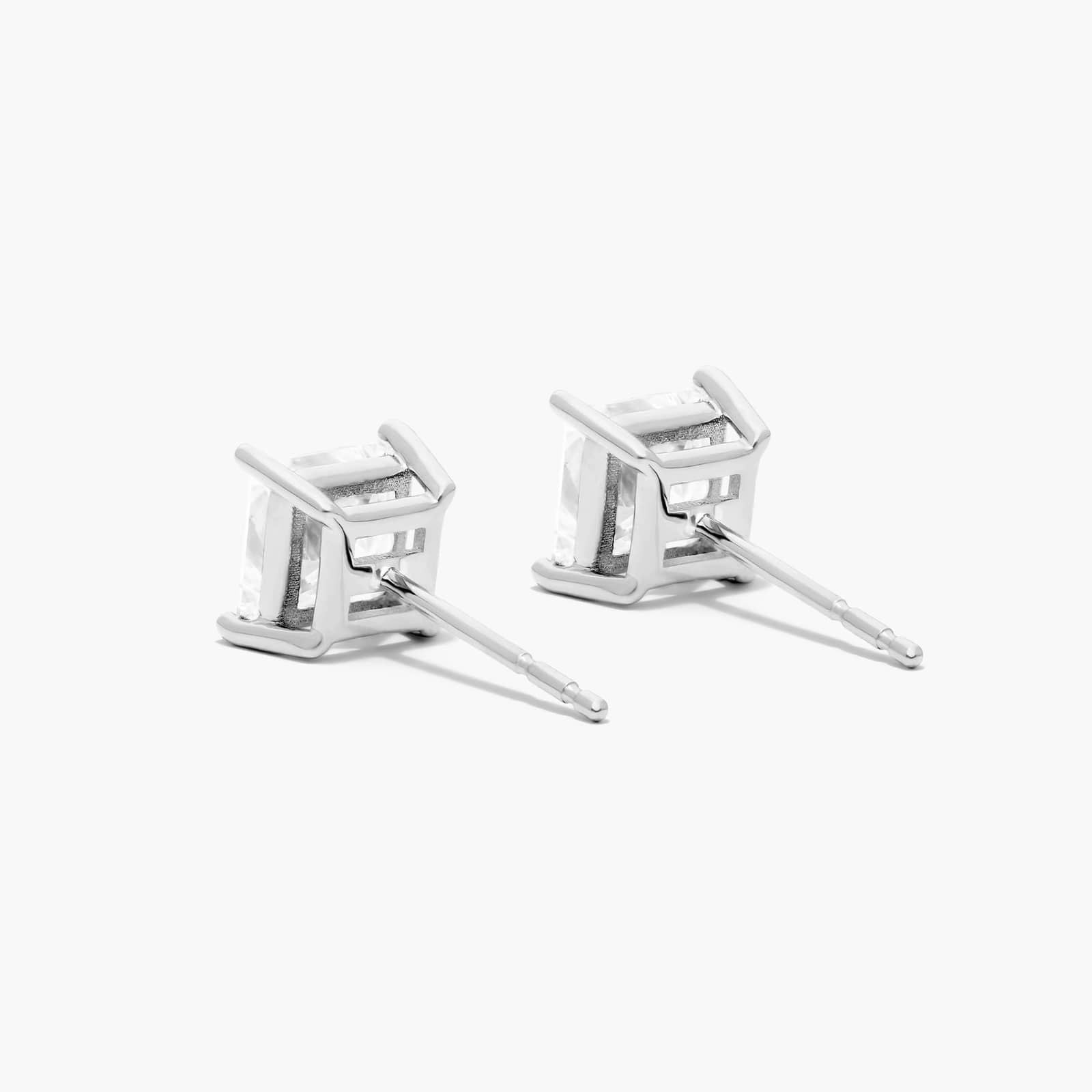 Unii Jewels Solitaire Stud