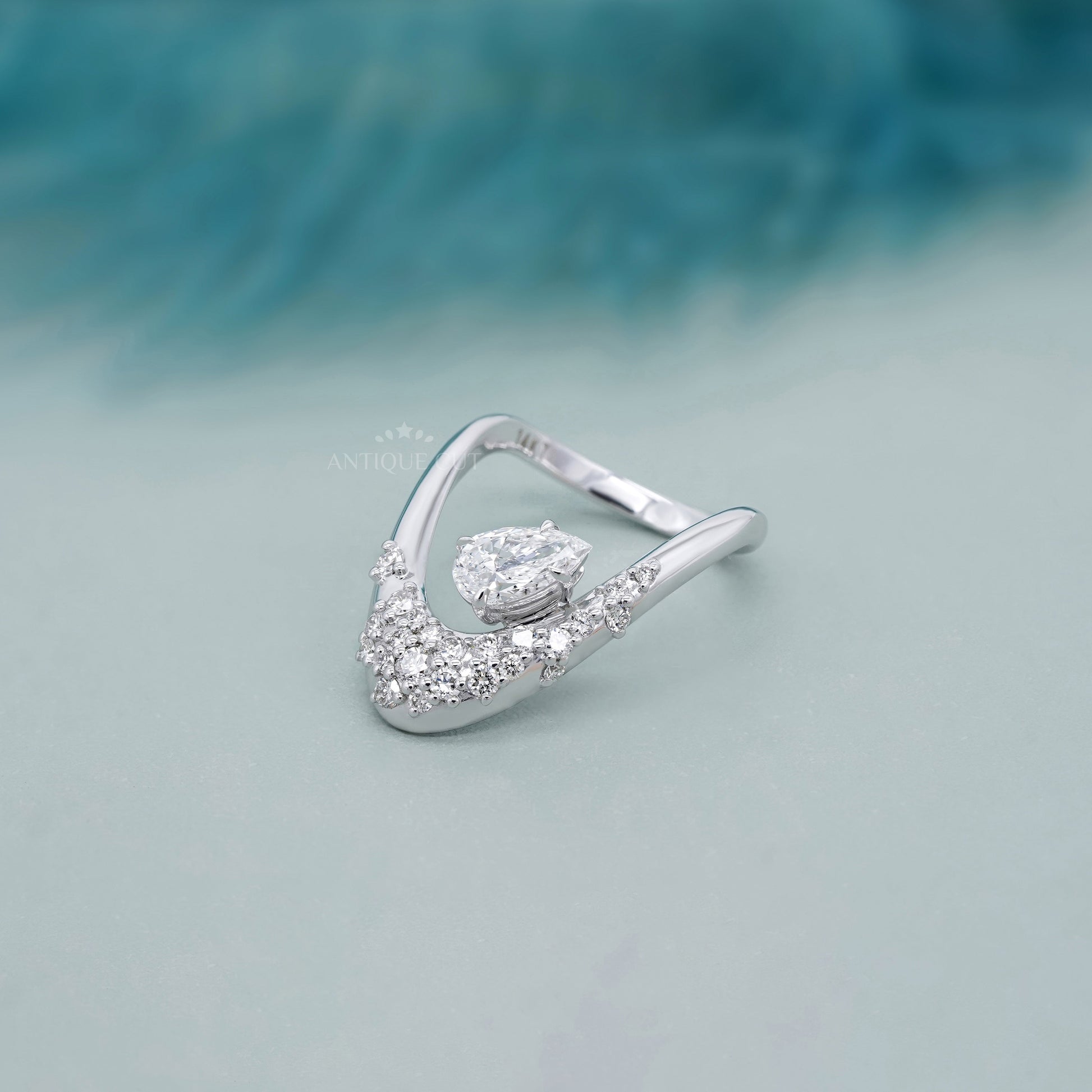 Contemporary Pear Diamond 1.00tcw Cluster Ring | IGI Certified Lab Diamond | Sculpted V Shank Design