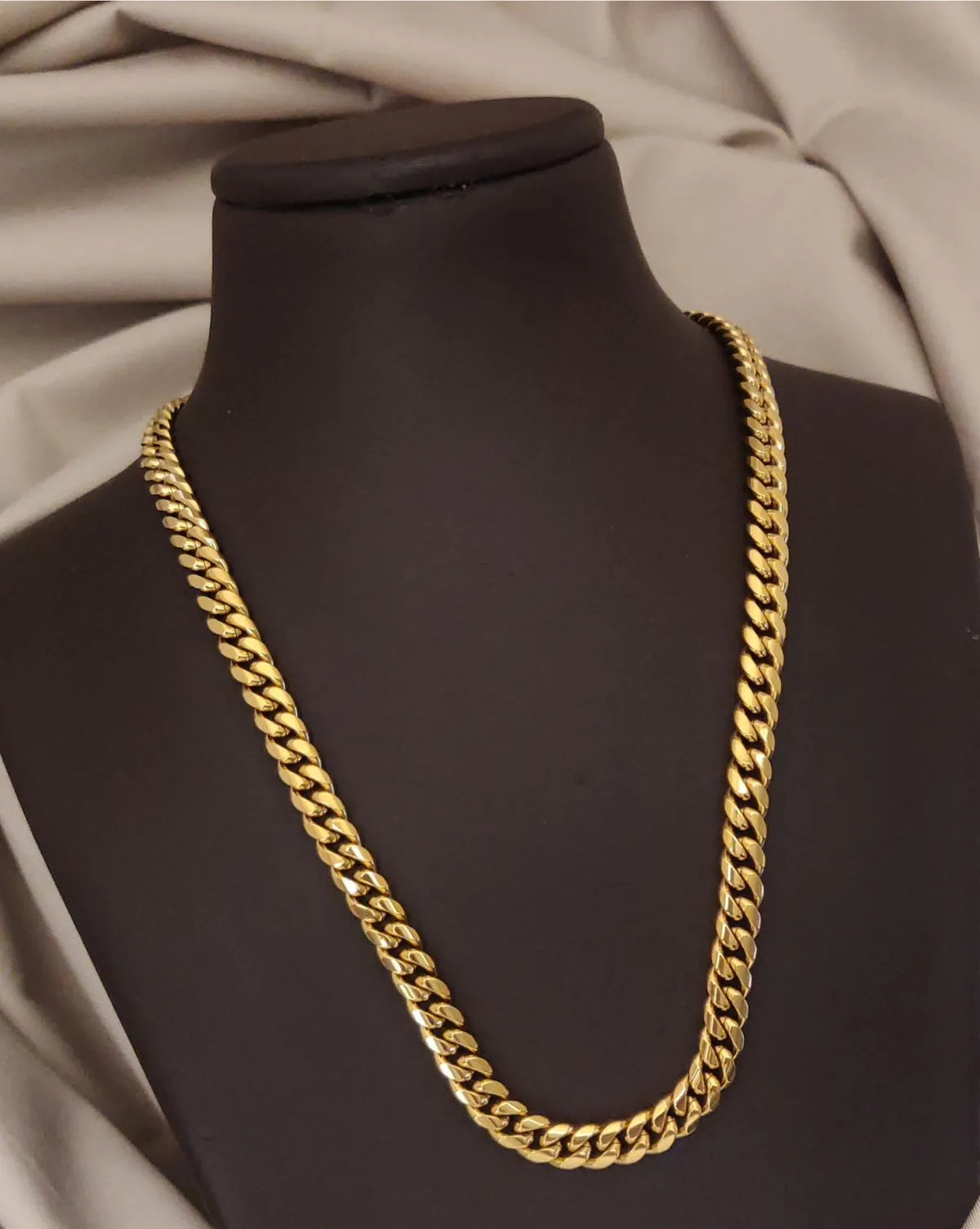 Claasical Men’s Fashion cuban Design Gold Pleted Hiphop Anti Tarnish & Waterproof Chain For Men & Boys