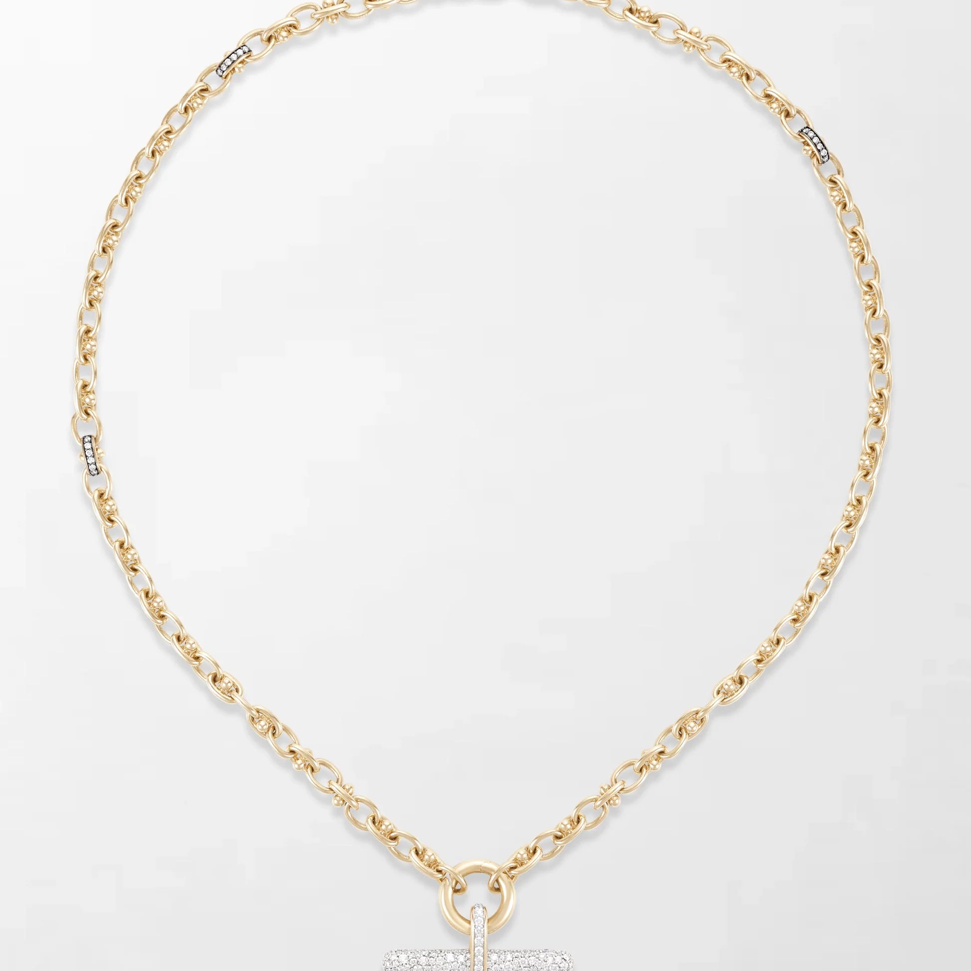 Common :: Lab grown diamond necklace featuring Round GH VS diamonds in an elegant T-Bar chain design.