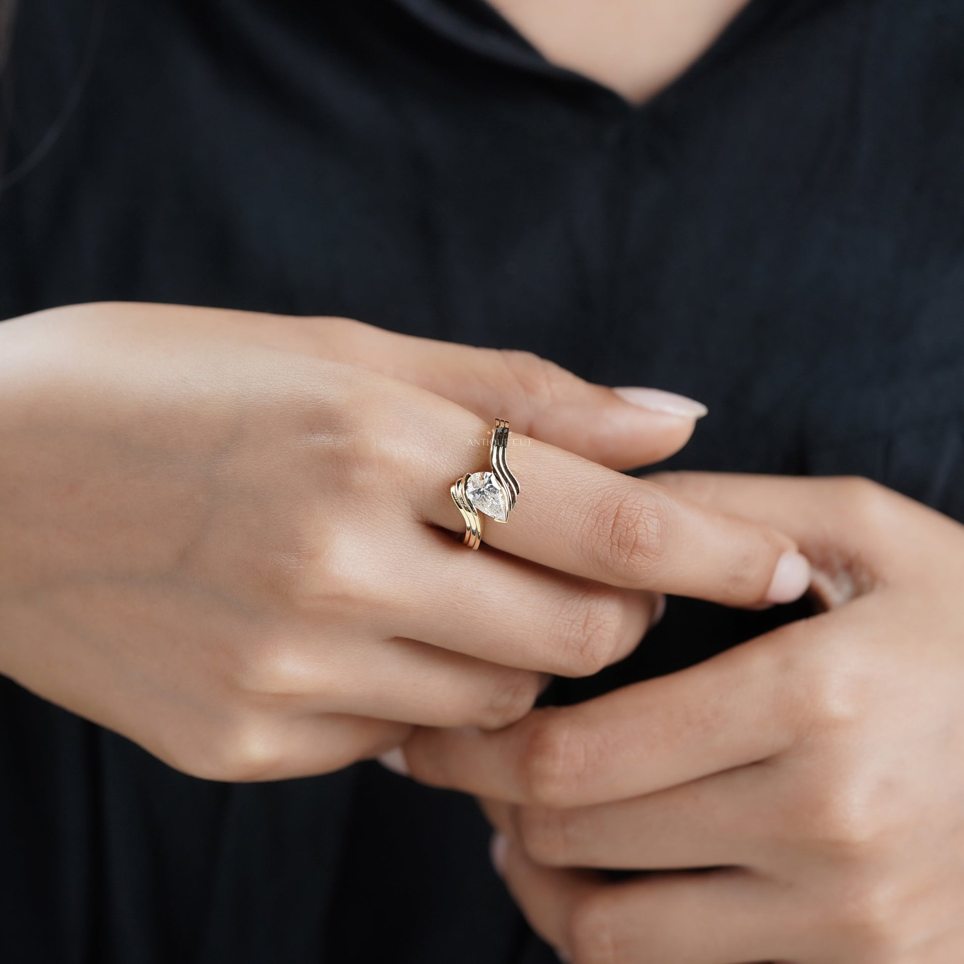 1.00ct Pear Lab Diamond Wave Solitaire Ring | Sculpted Yellow Gold | IGI Certified