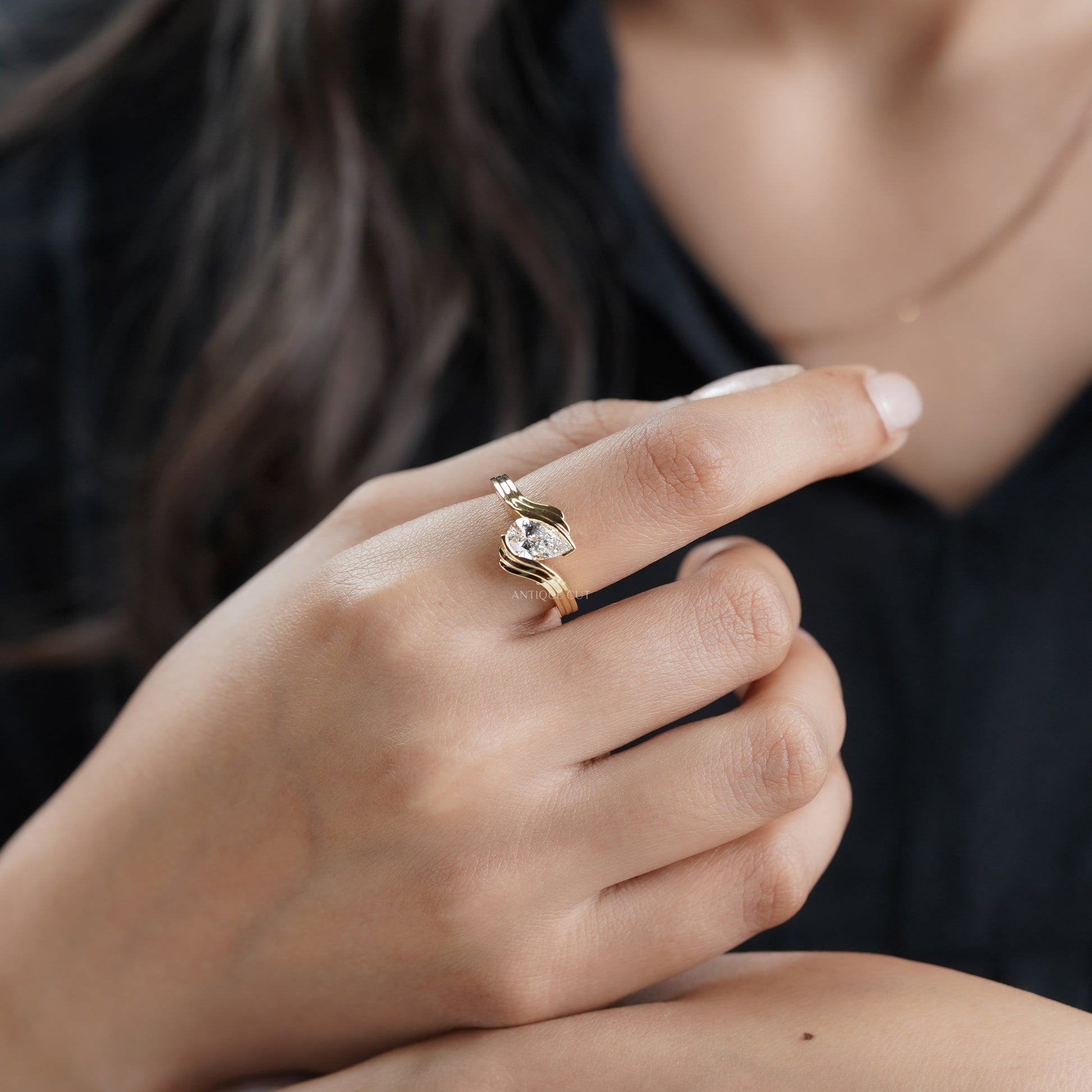 1.00ct Pear Lab Diamond Wave Solitaire Ring | Sculpted Yellow Gold | IGI Certified