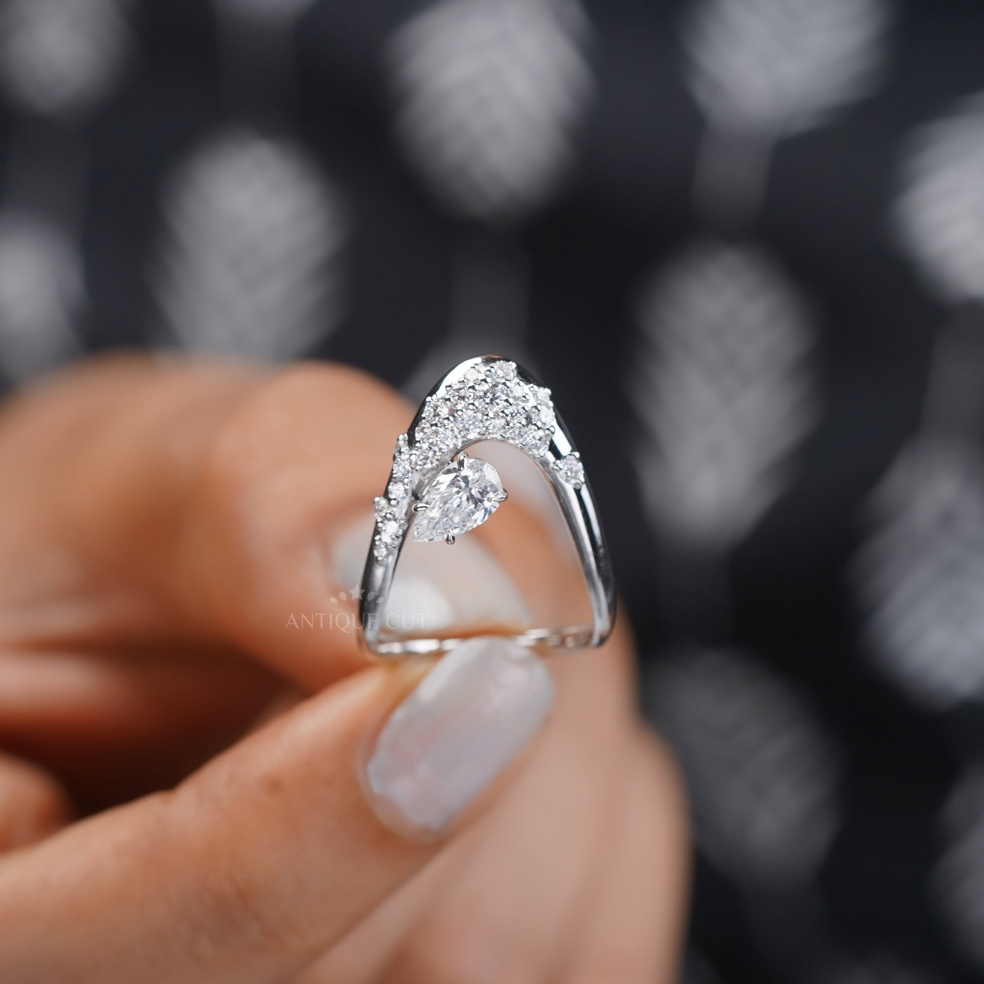 Contemporary Pear Diamond 1.00tcw Cluster Ring | IGI Certified Lab Diamond | Sculpted V Shank Design