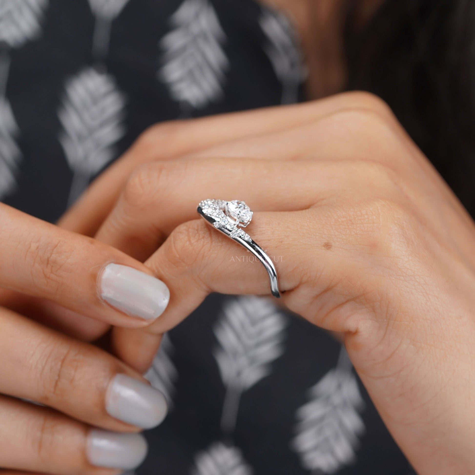 Contemporary Pear Diamond 1.00tcw Cluster Ring | IGI Certified Lab Diamond | Sculpted V Shank Design