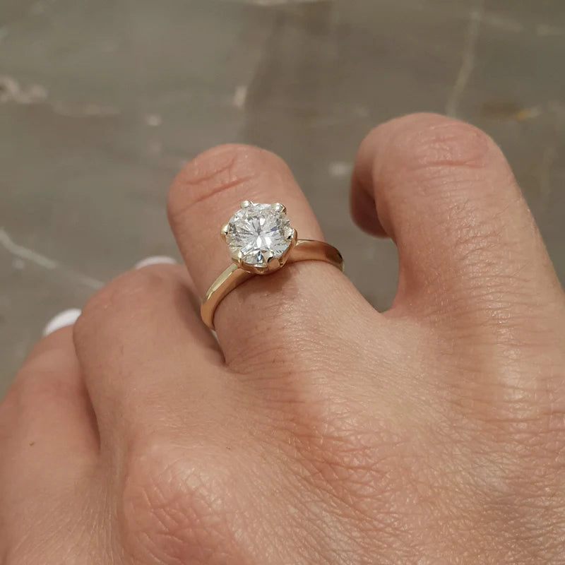 Yellow :: Round brilliant solitaire lab diamond ring E VS1 IGI certified design