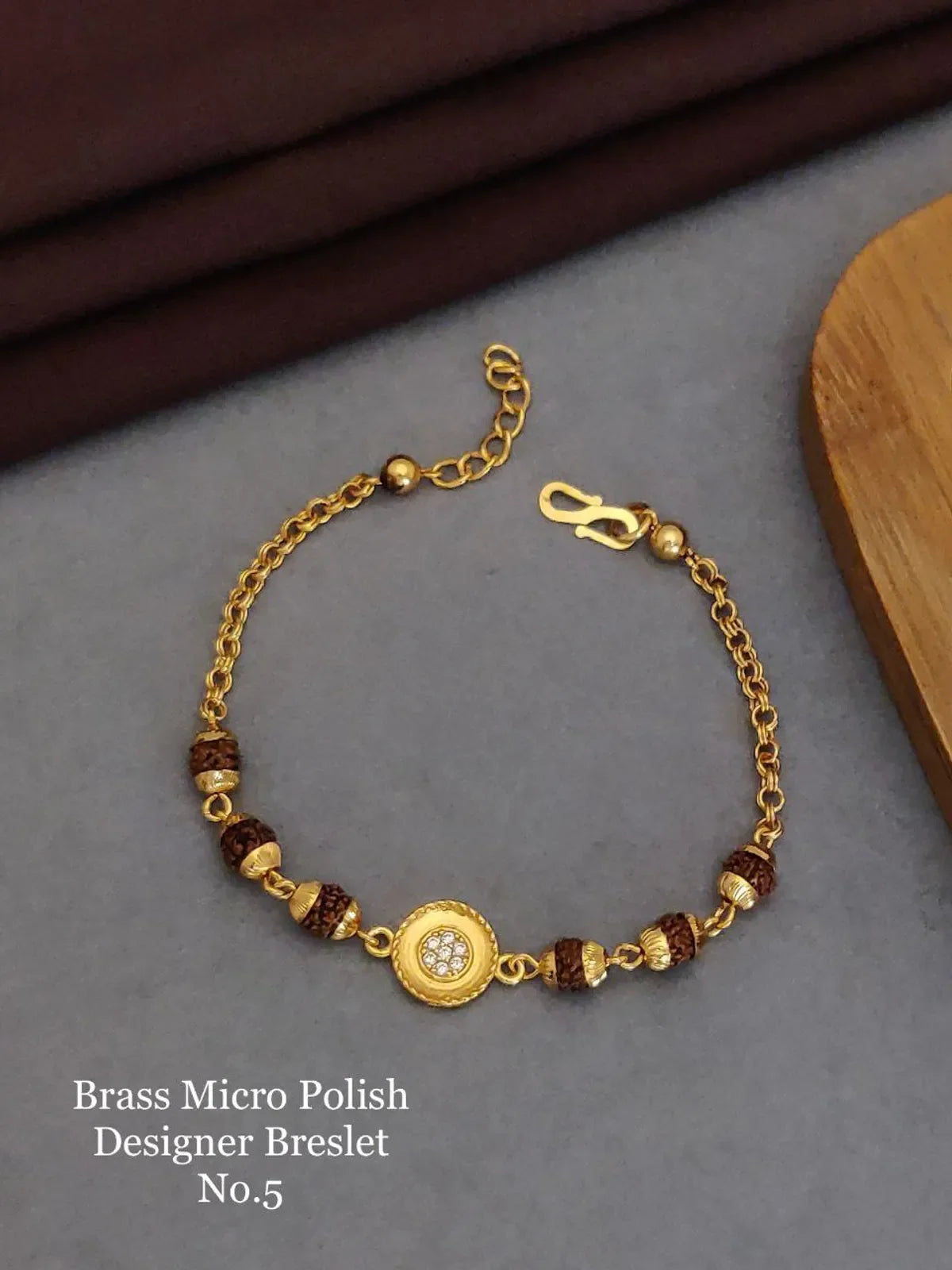 Fancy Ladies Elegant Bracelet in Brass Micro polish