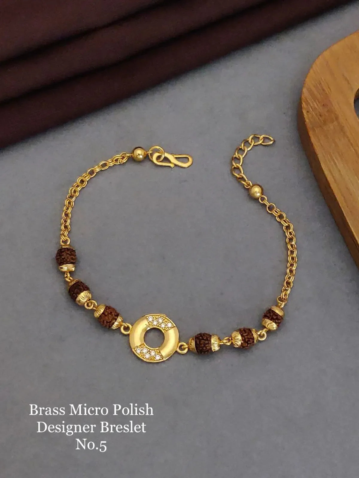 Stylish Ladies Elegant Bracelet in Brass Micro polish