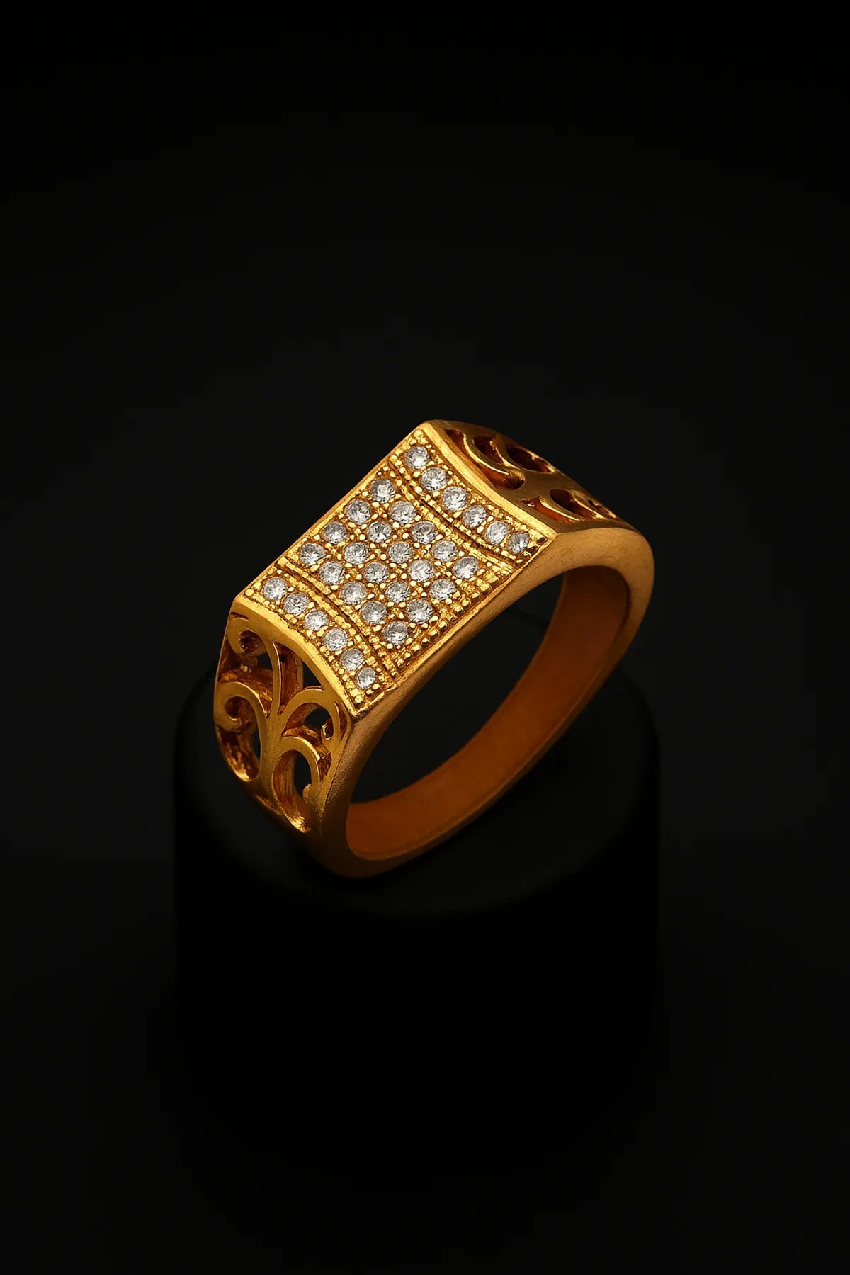 Equisite Diamond Design Finger Ring with Gold Plated for Men & Boys