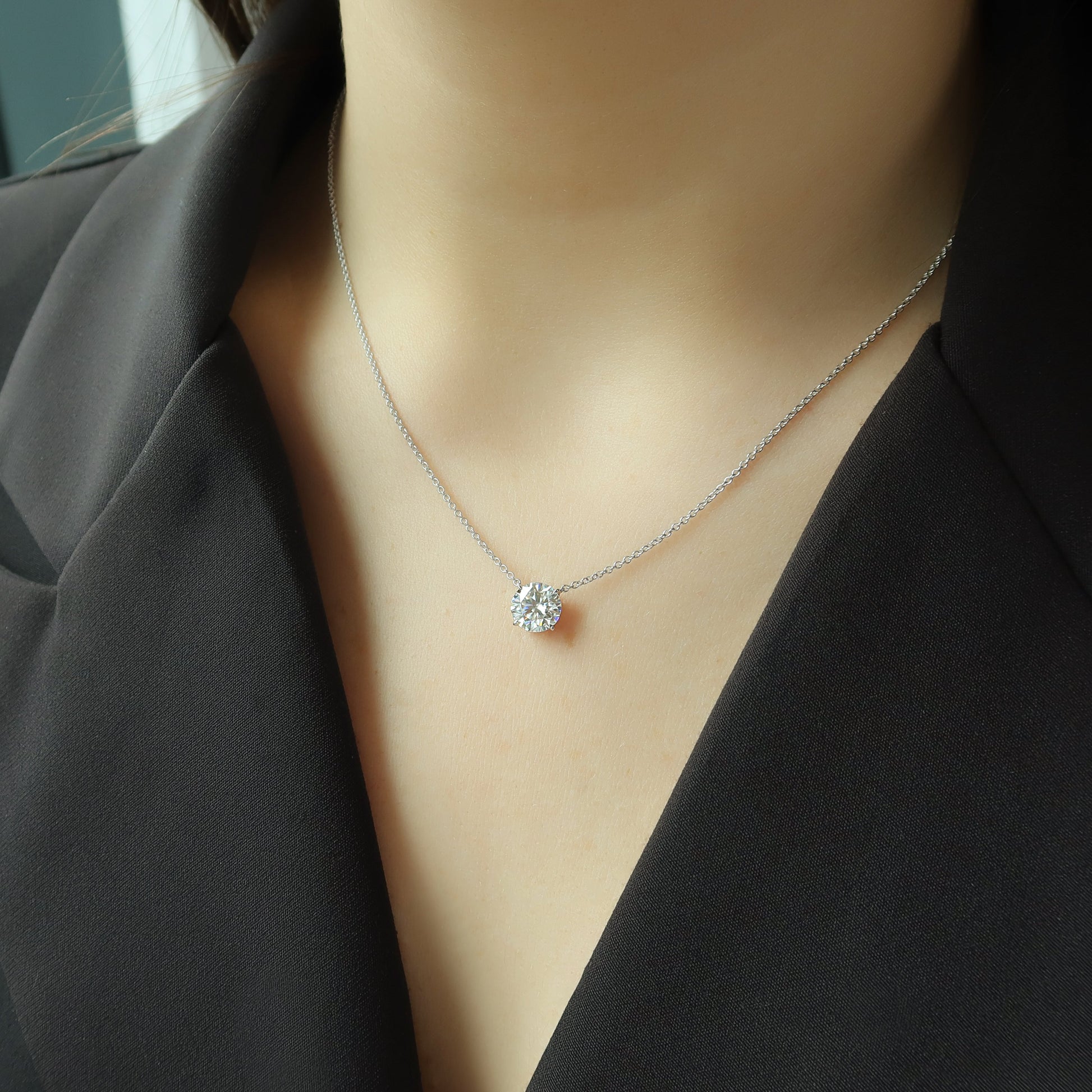 white :: refined white gold round cut pendant necklace with premium craftsmanship