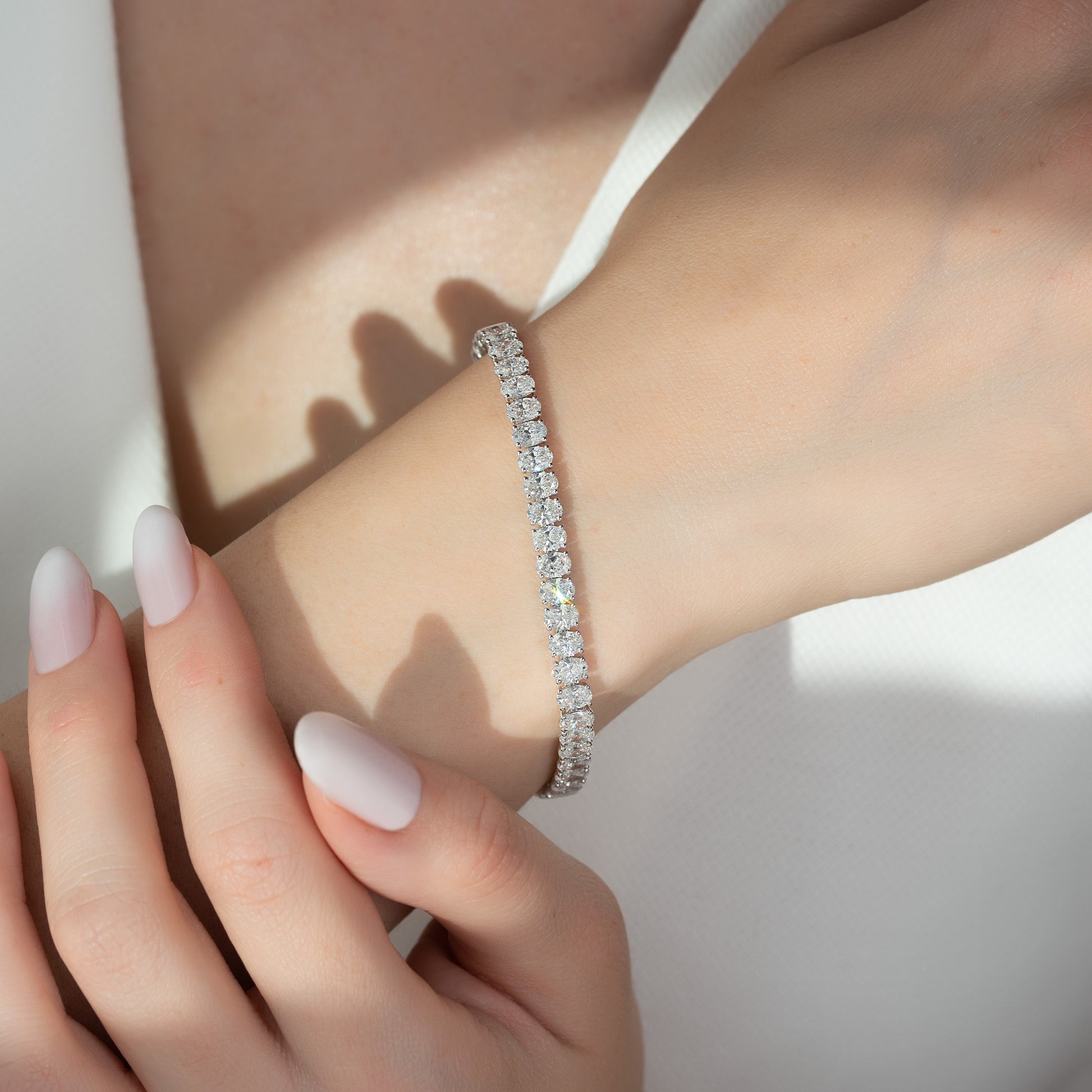 white :: 10 carat IGI certified oval diamond bracelet lab grown