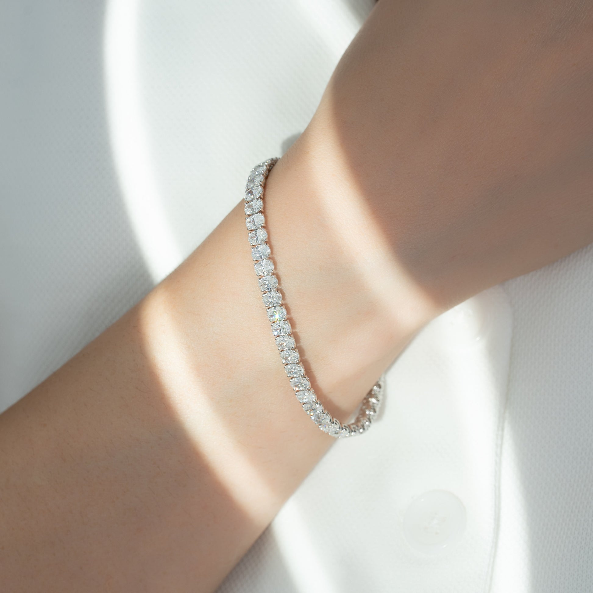 white :: 10 carat fine jewelry oval diamond bracelet prong set