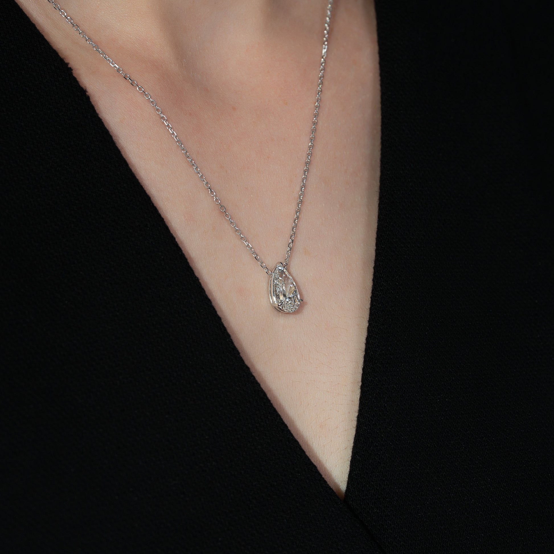 white :: 2.5 ct pear diamond necklace with elegant white gold setting