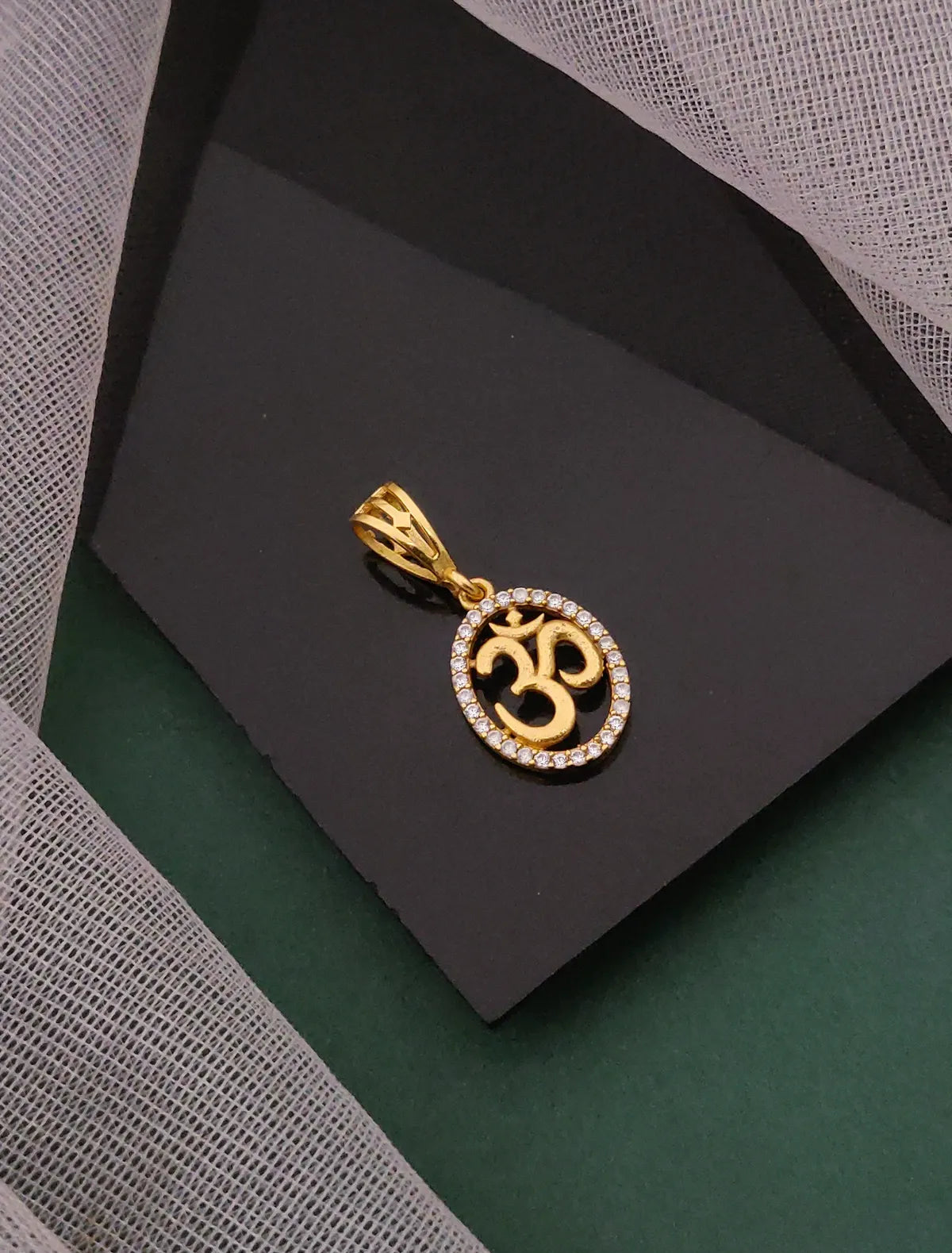 Simply om in Round shape Diamond Frame Pendant