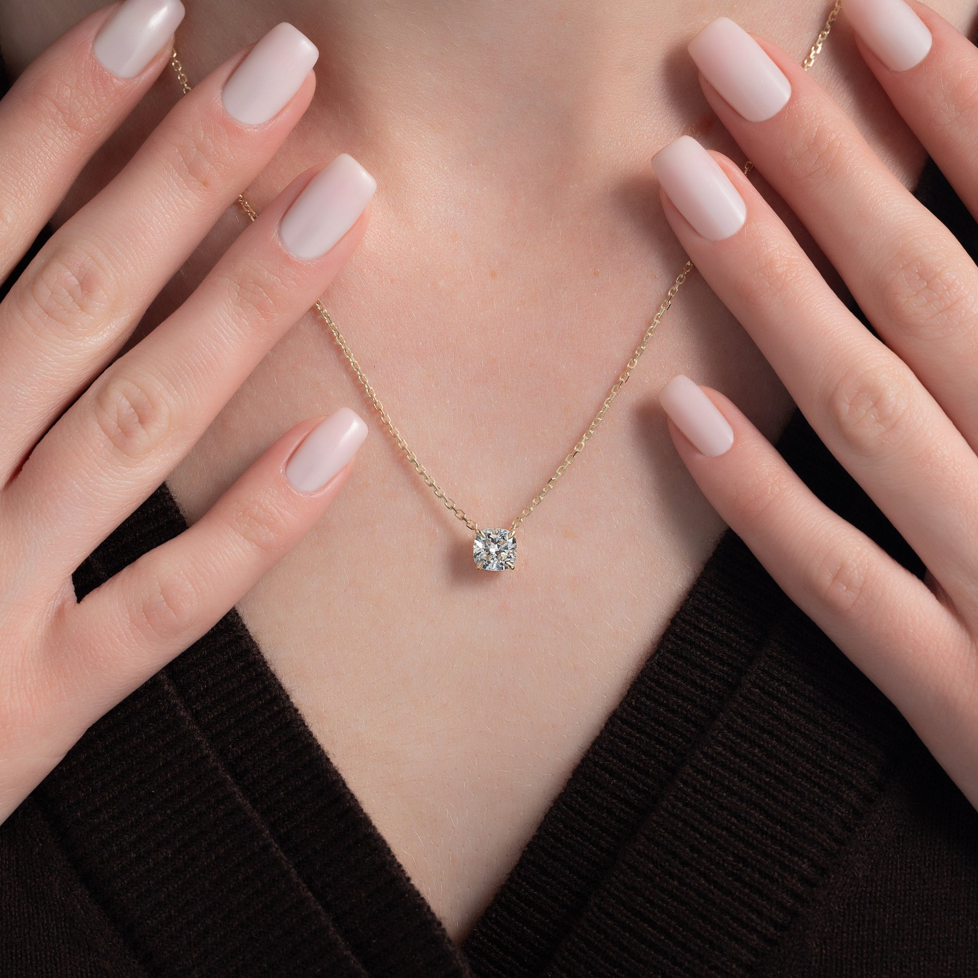 yellow :: elegant 0.8 ct cushion lab diamond pendant in yellow gold