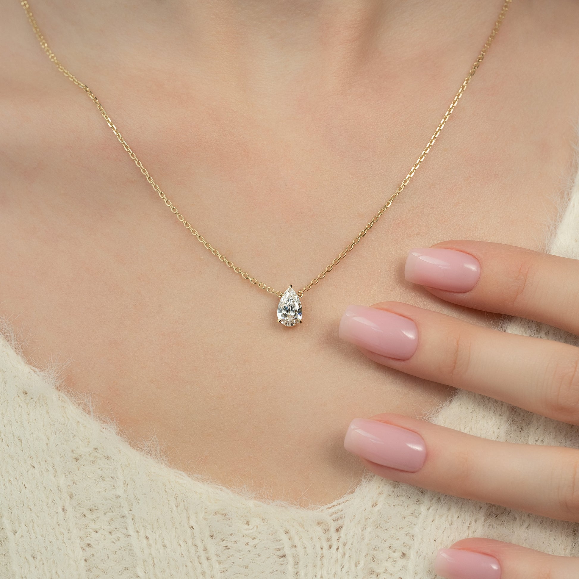 yellow :: 3 carat pear cut diamond pendant in polished yellow gold
