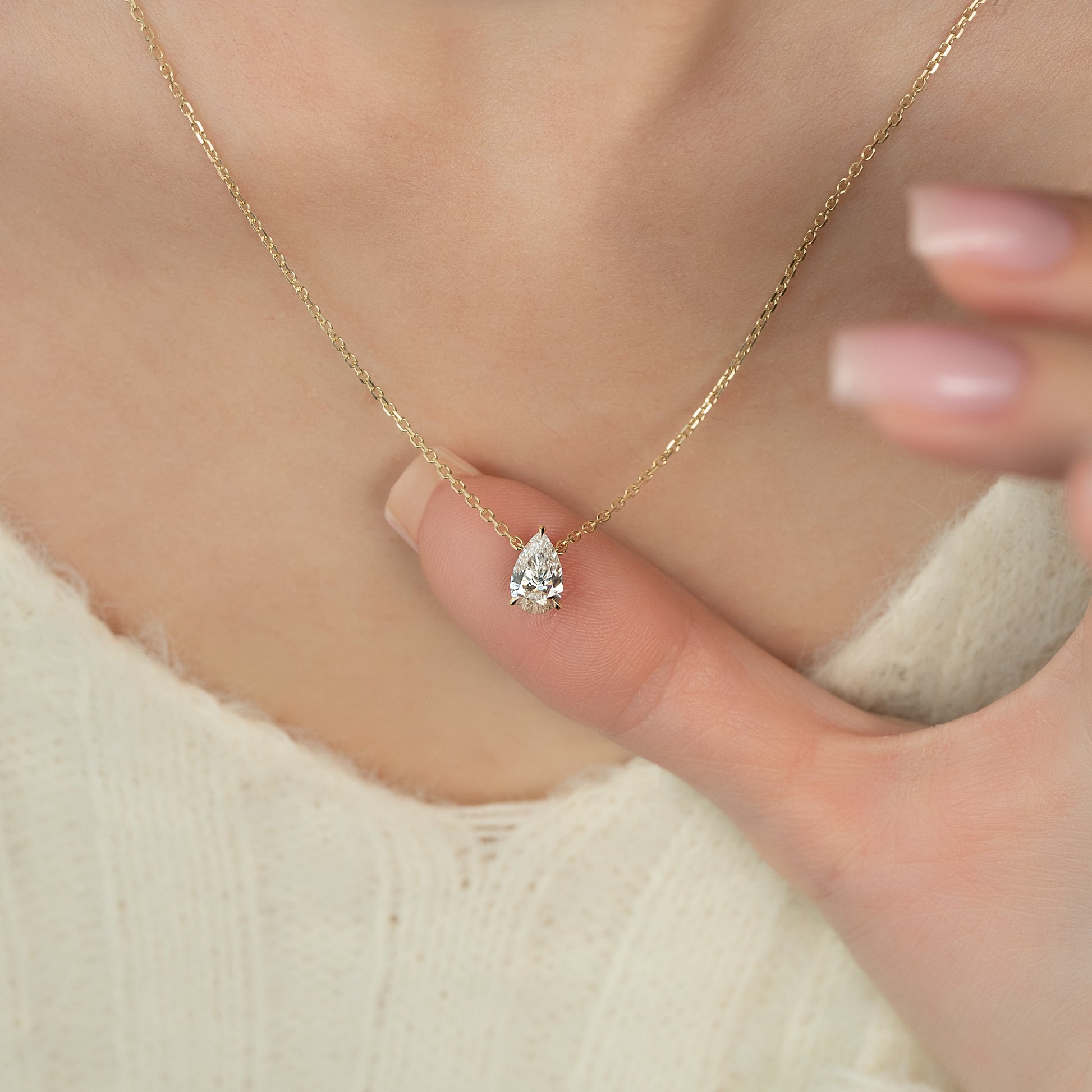 yellow :: elegant pear shaped diamond necklace in yellow gold