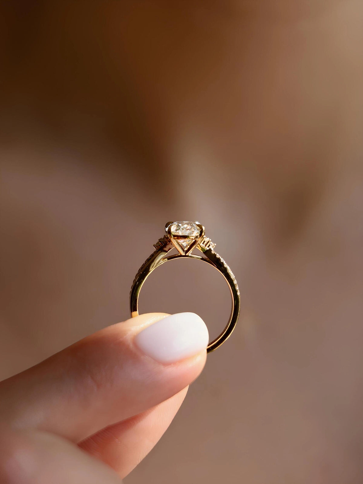 Common :: 2.20TCW Oval diamond ring with 0.20ct Round accent diamonds