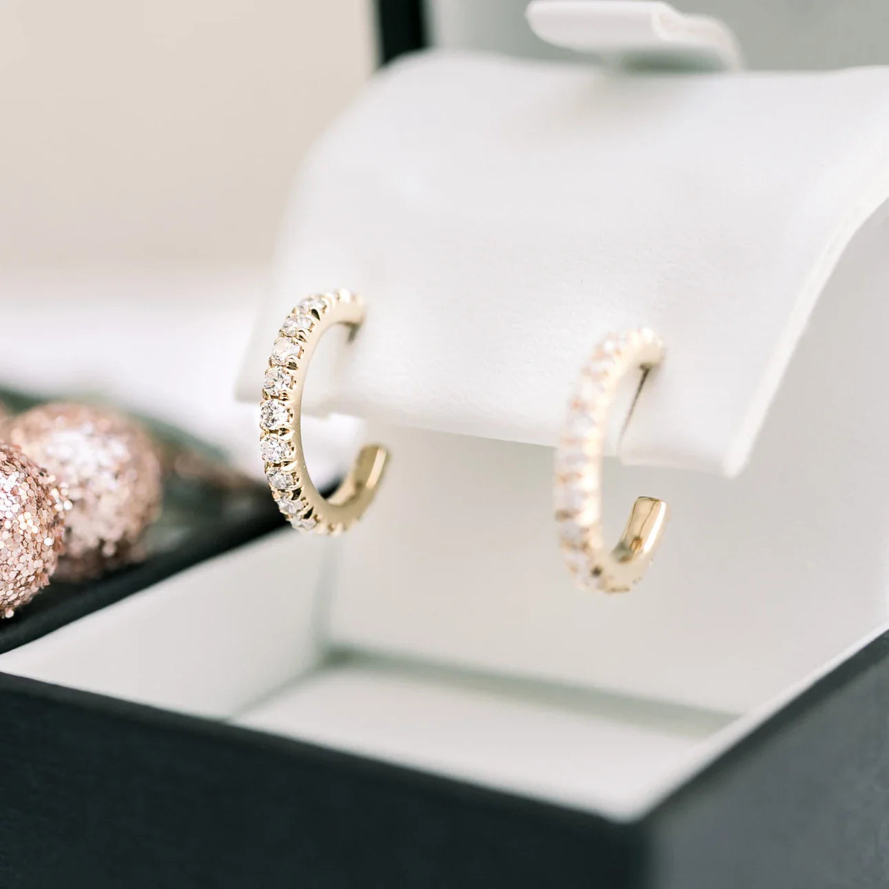 J HUGGIE HOOP EARRINGS