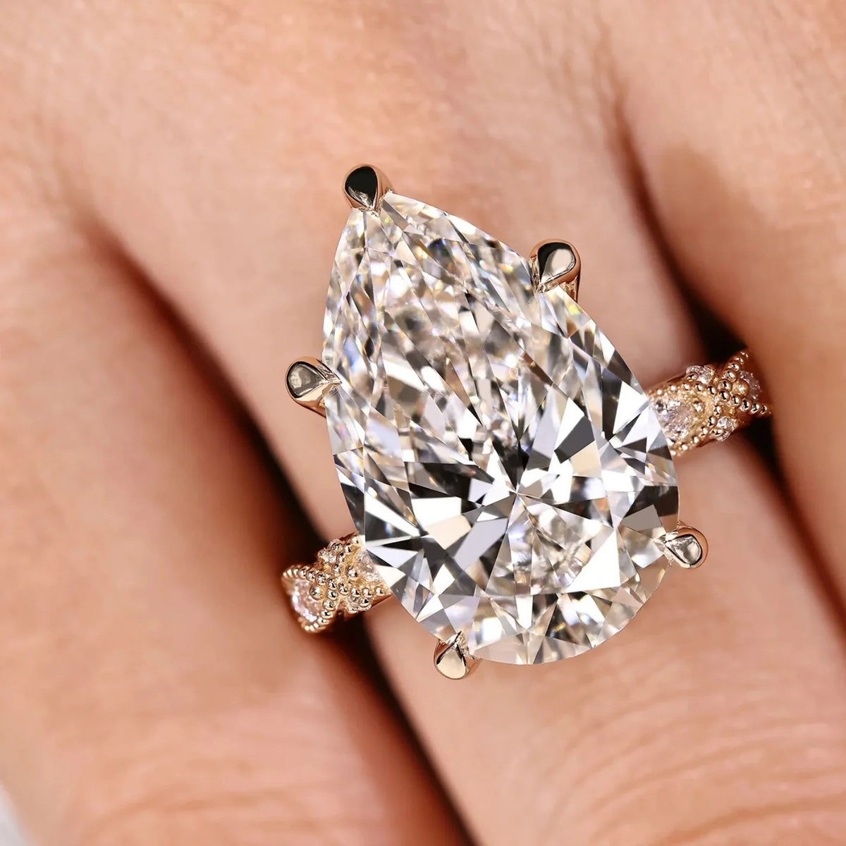 Common :: VVS VS 5CT Pear lab diamond vintage ring