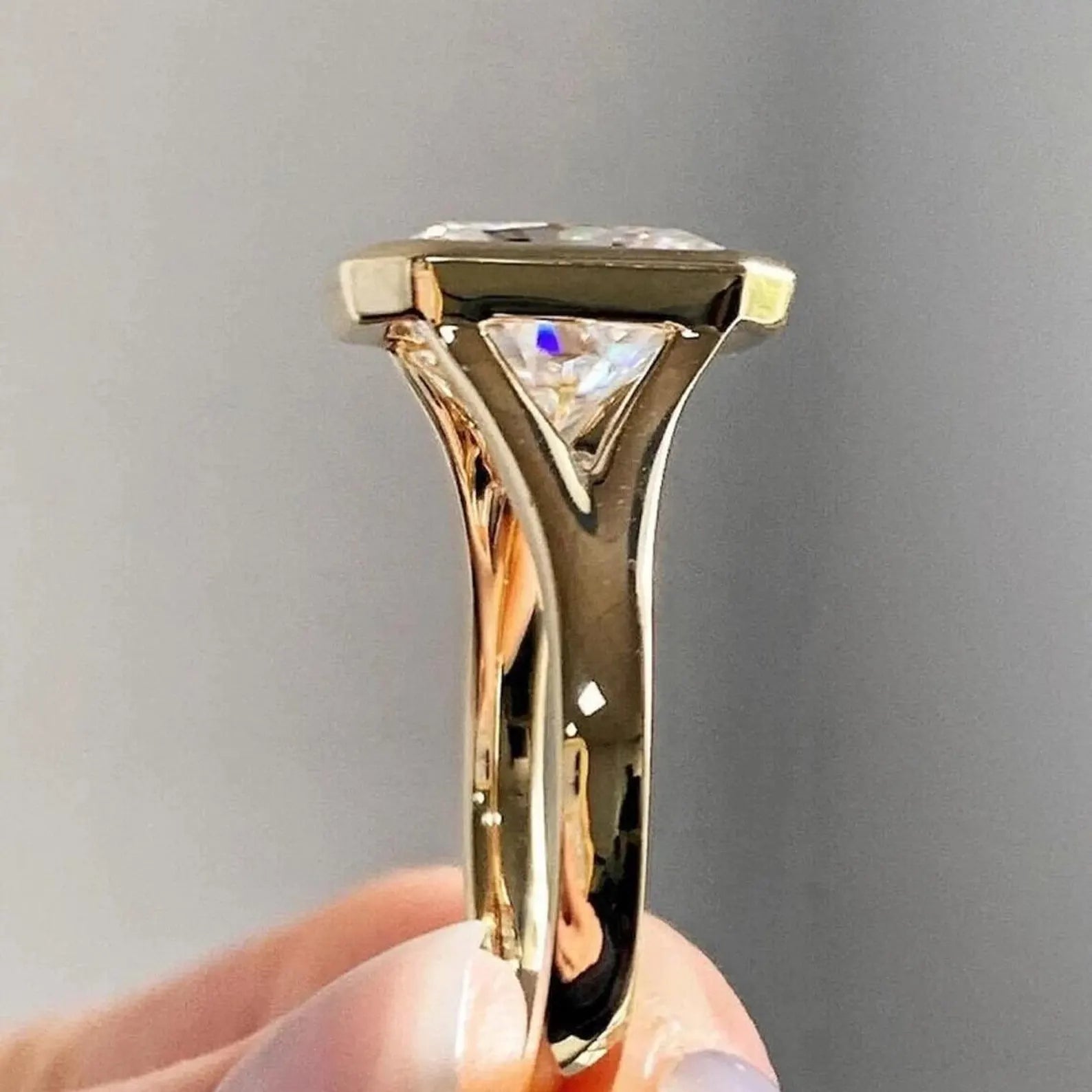 Radiant 2.00ct Lab Grown Diamond Bezel-set Engagement ring, D-E-F Color, VVS-VS Clarity - IGI Certificate