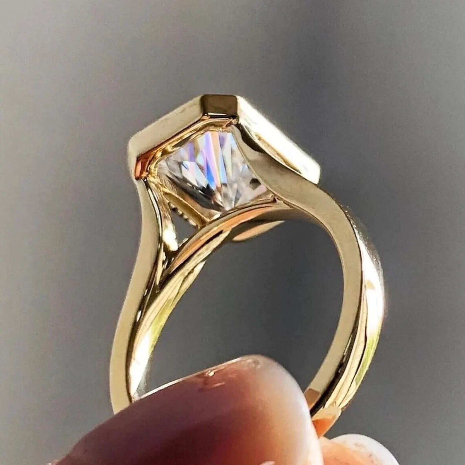 Radiant 2.00ct Lab Grown Diamond Bezel-set Engagement ring, D-E-F Color, VVS-VS Clarity - IGI Certificate